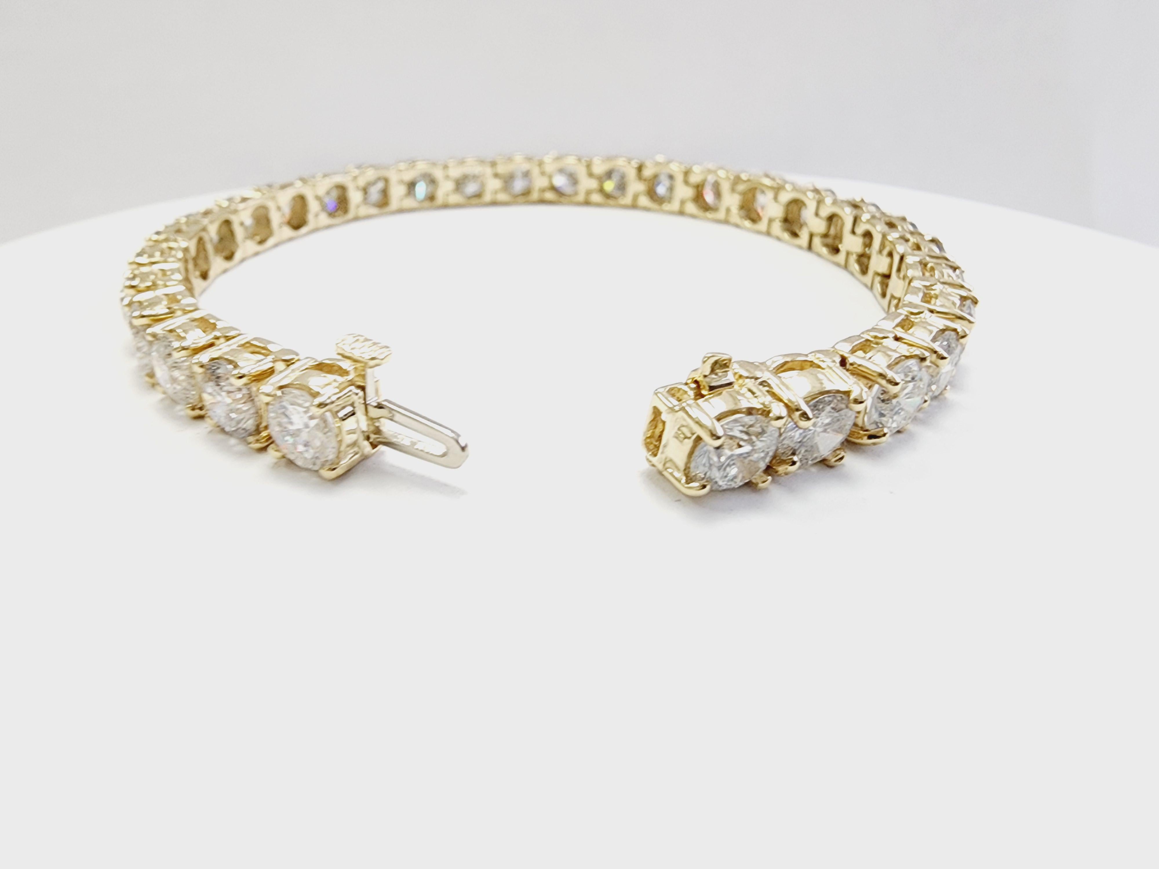 Brilliant Cut 15.40 Carat Natural Diamond Tennis Bracelet 14 Karat Yellow Gold For Sale