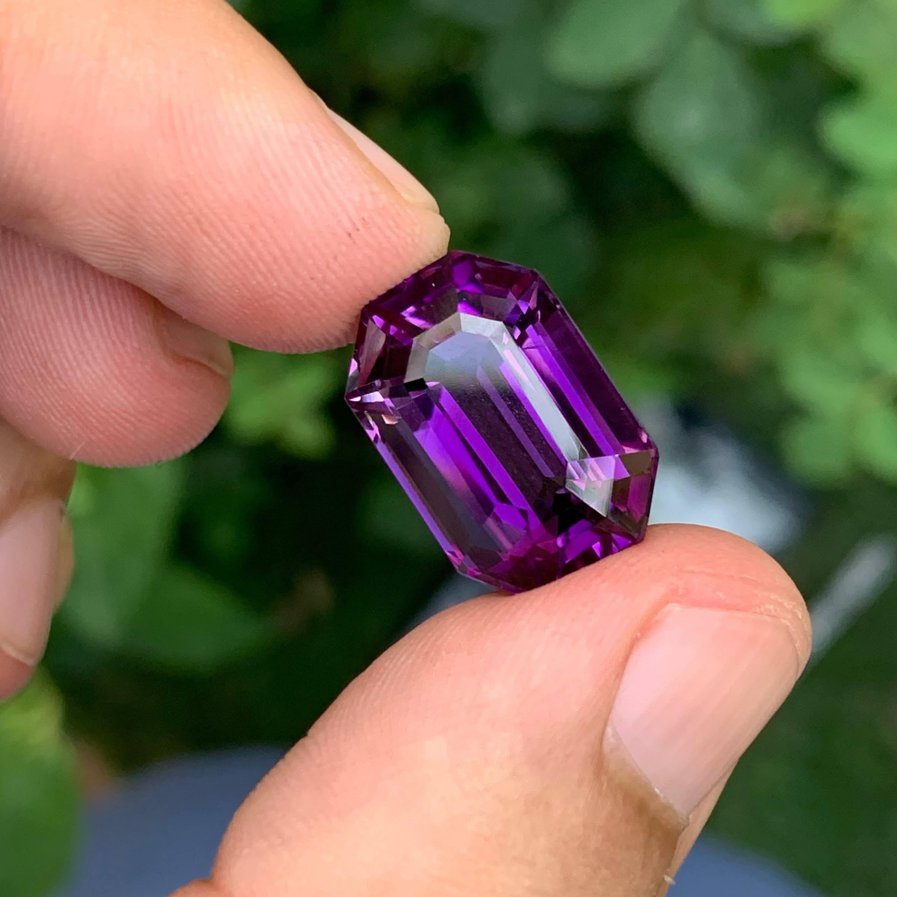 15,40 Karat Natürlicher Loser Lila Amethyst Stein Smaragd Schliff Brasilianischer Edelstein (Smaragdschliff) im Angebot
