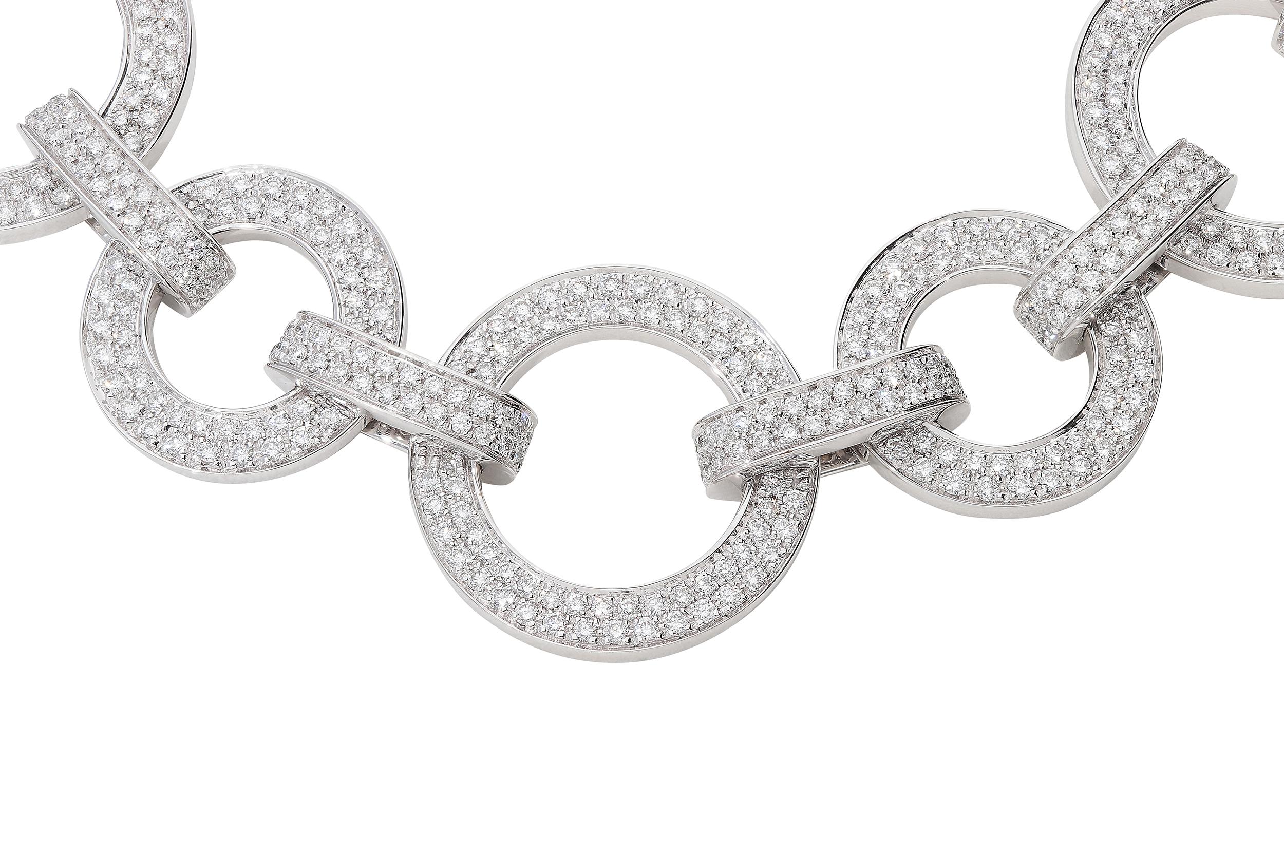 Modern 15.40 Carat White GVS Diamonds 18 Karat White Gold Circle Link Necklace For Sale