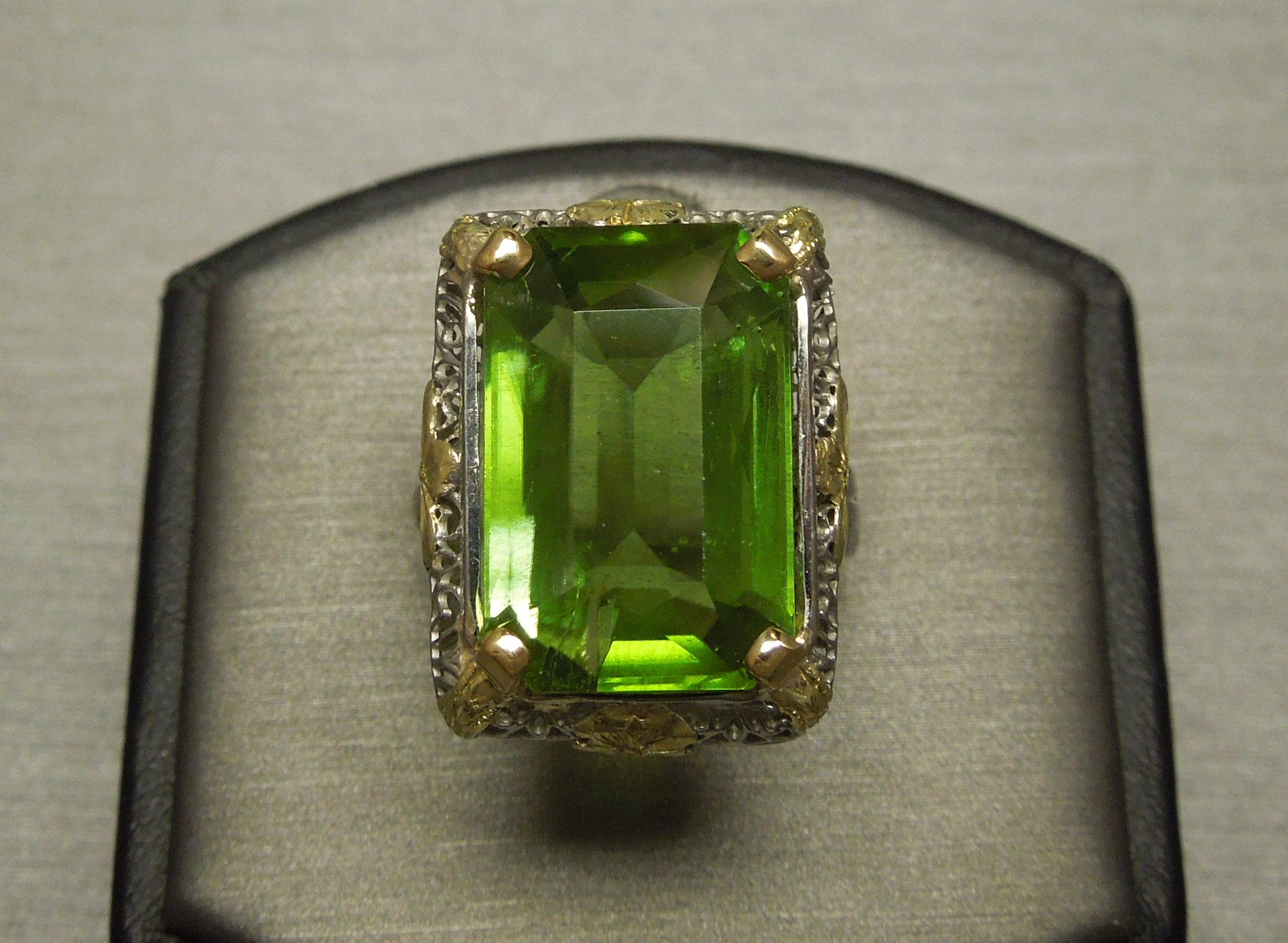 15.40 Carat GIA Peridot 18 Karat Filigree Ring In Excellent Condition For Sale In METAIRIE, LA