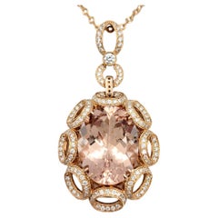 Collar Colgante Morganita Oval de 15,43 Quilates con Diamantes en Oro Rosa de 14 Kilates