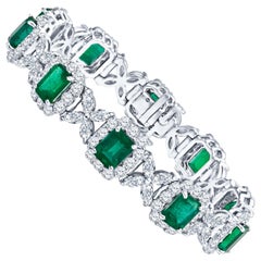 15.44 Carat Emerald and 8.45 Carat Diamond 18 Karat White Gold Bracelet