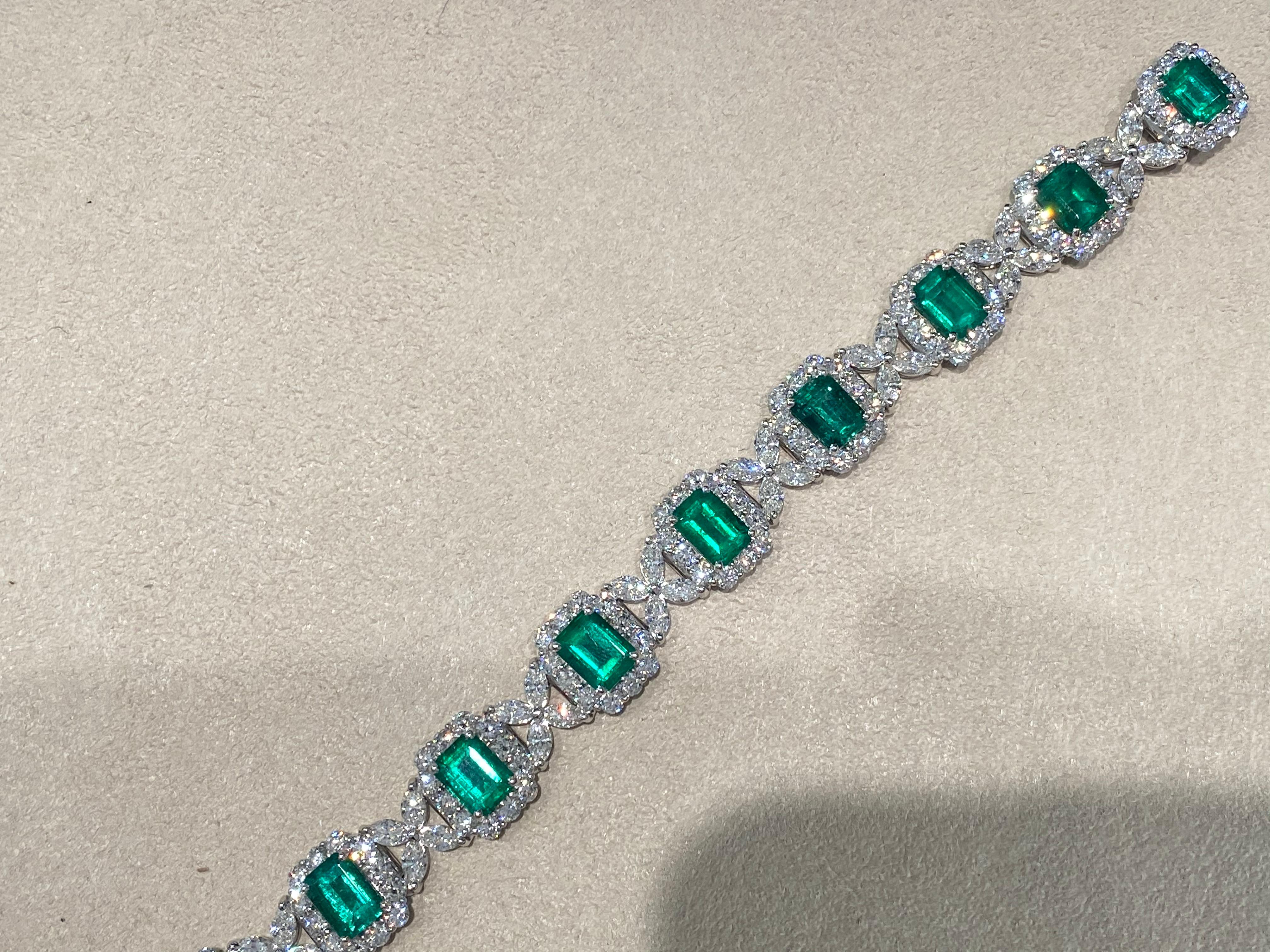 Emerald Cut 15.44 Carat Emerald and 8.45 Carat Diamond 18 Karat White Gold Bracelet