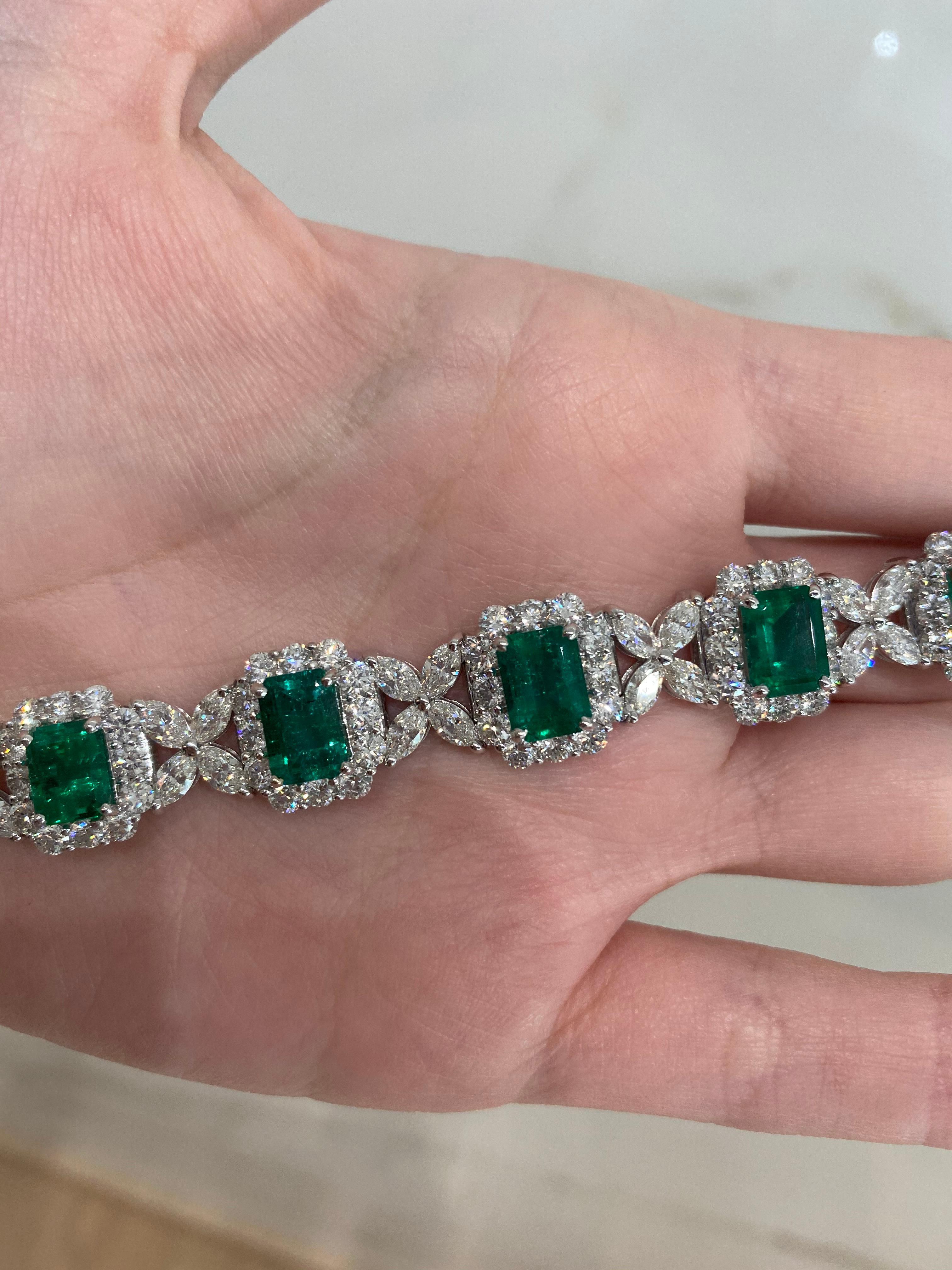 15.44 Carat Emerald and 8.45 Carat Diamond 18 Karat White Gold Bracelet In New Condition In Houston, TX