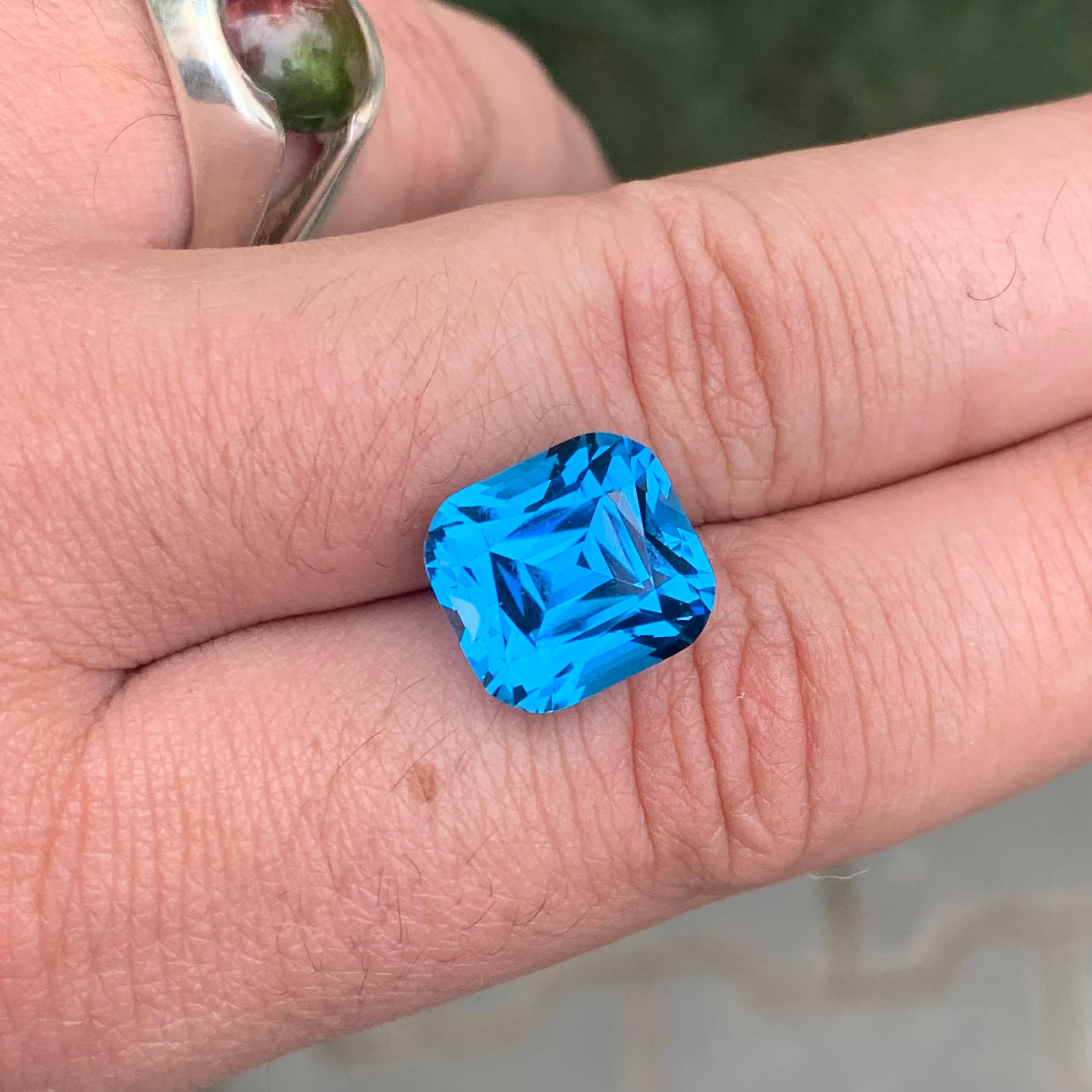 15.45 Carat Gorgeous Faceted Swiss Blue Topaz Cushion Shape Gemstone In New Condition For Sale In Peshawar, PK
