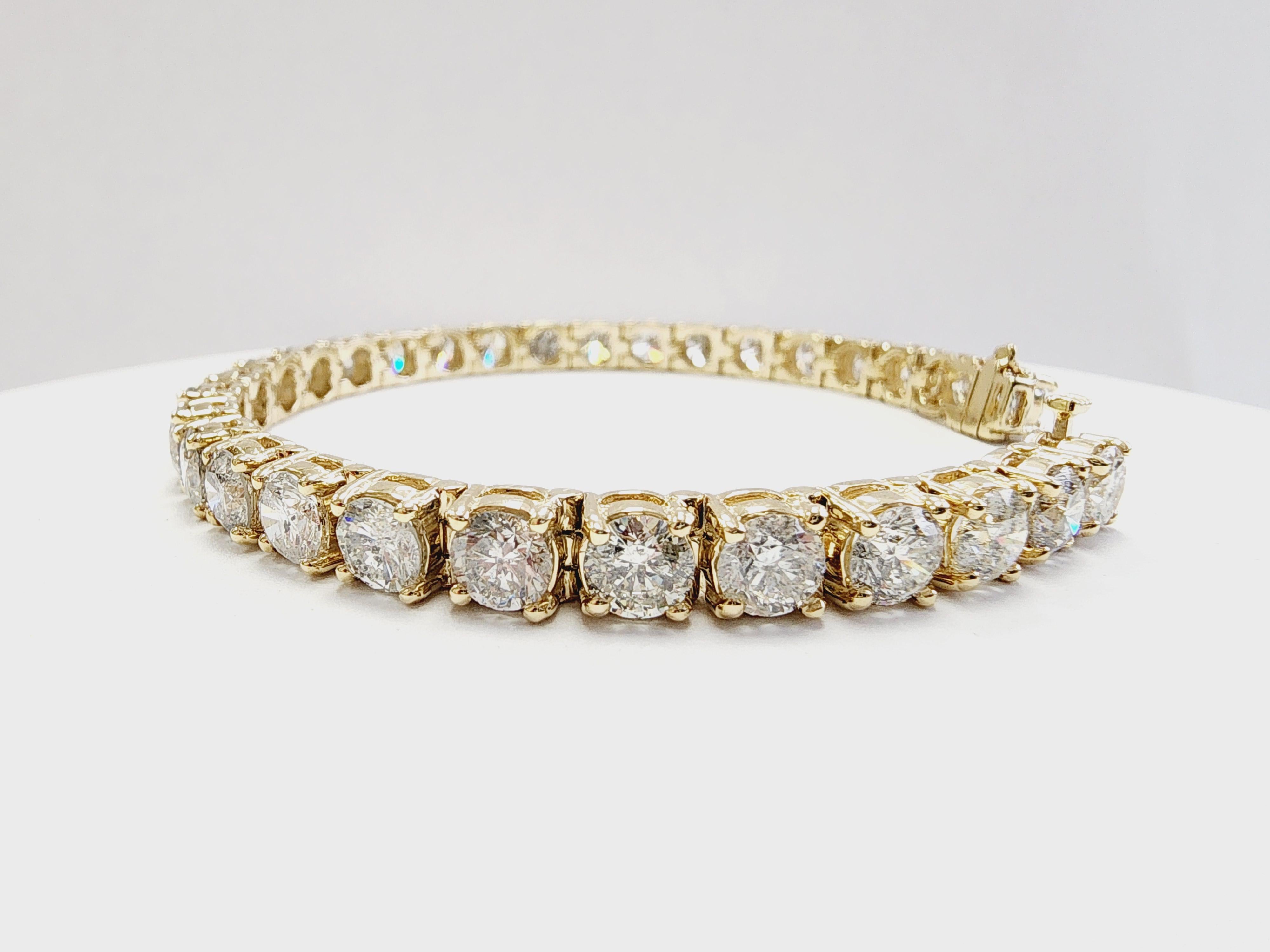 Beautiful quality tennis bracelet, round-brilliant cut white diamonds, and excellent shine. 

14 karat yellow gold classic four-prong style for maximum light brilliance. 

Length: 7 inch 
Color Range: H
Clarity Range: SI3,I1
Width: 5.5 mm
Weight:
