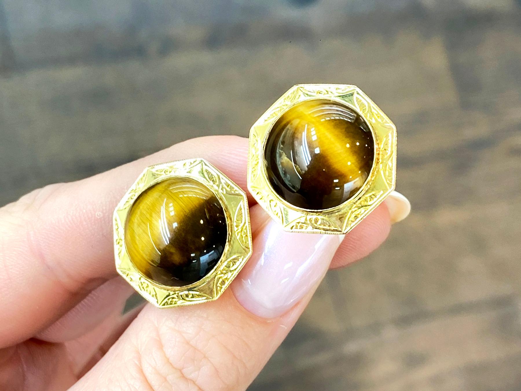 15.46 Carat Cabochon Cut Tigers Eye and Yellow Gold Cufflinks For Sale 2