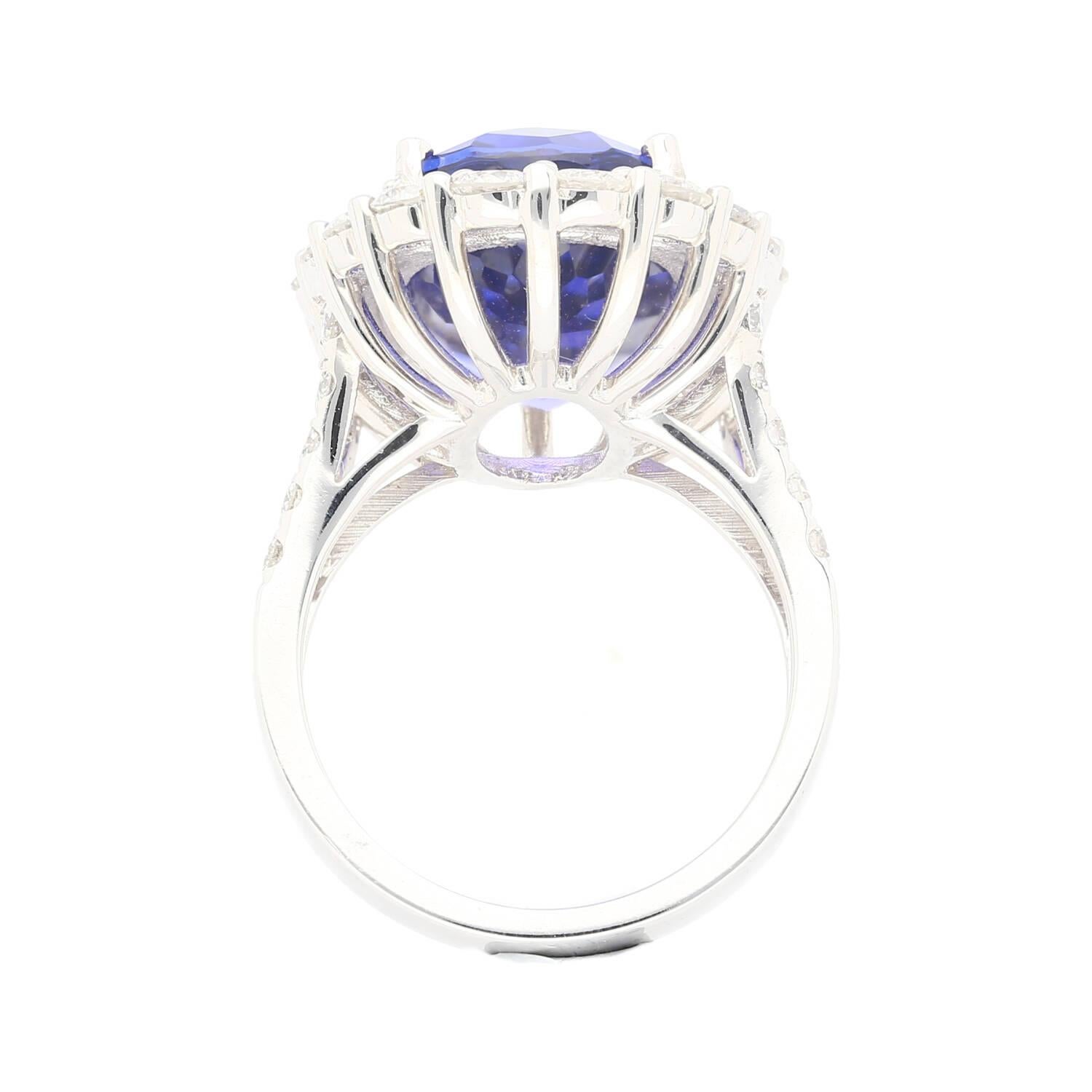 15.46 Carat Oval Cut Fine Tanzanite and Diamond Halo Ring in 18k White Gold For Sale 3