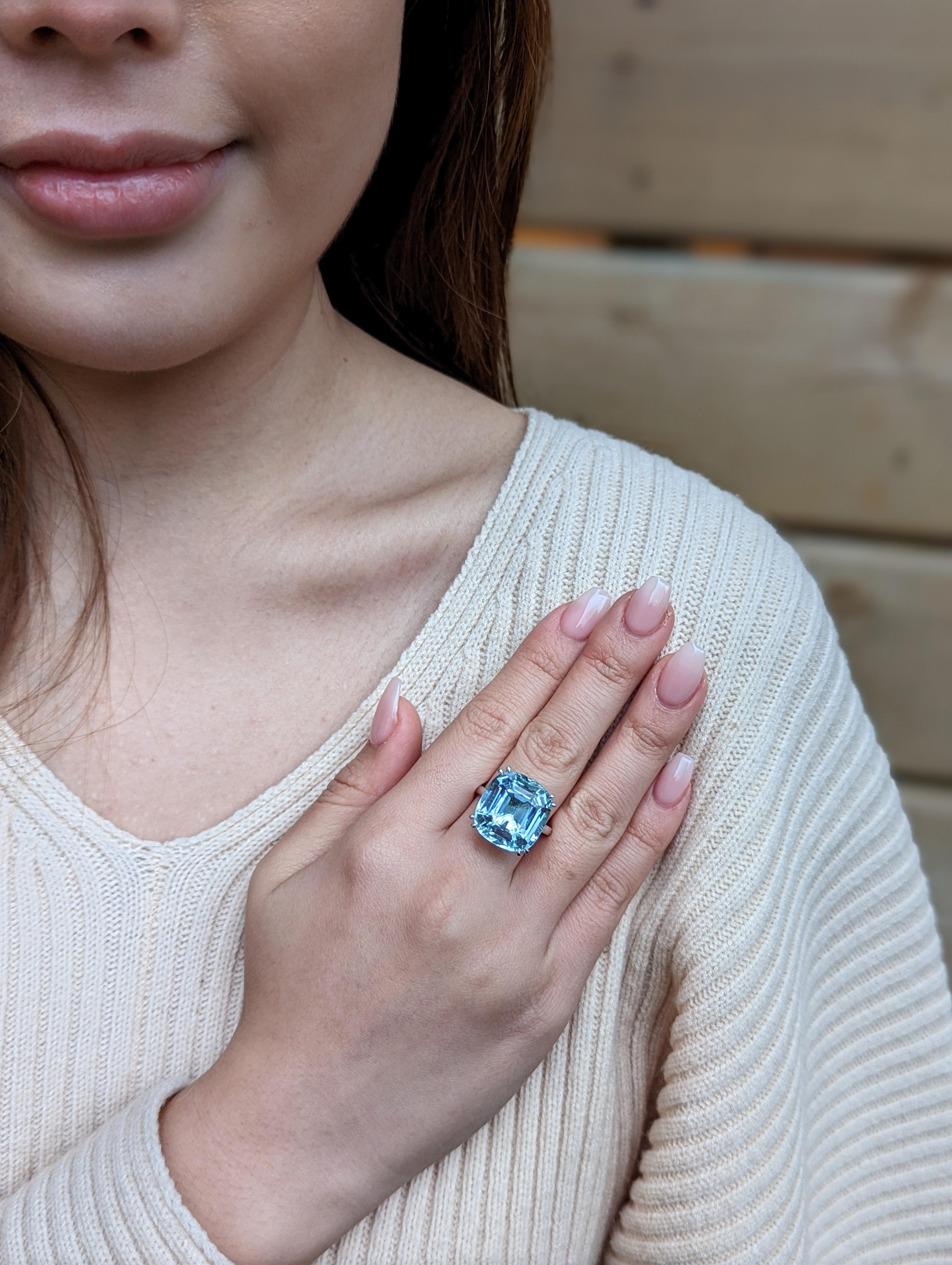 Crafted with care and precision, this ring is set in 18K white gold, giving it an exquisite shine that complements the gemstone's subtle blue hues. In addition, the GIA certification guarantees that the aquamarine is of the finest quality and has