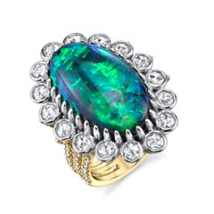 18KY/KW, Lightning Ridge Opal mit 1,80 Karat Diamanten im Rosenschliff, akzentuiert, 18KY/KW