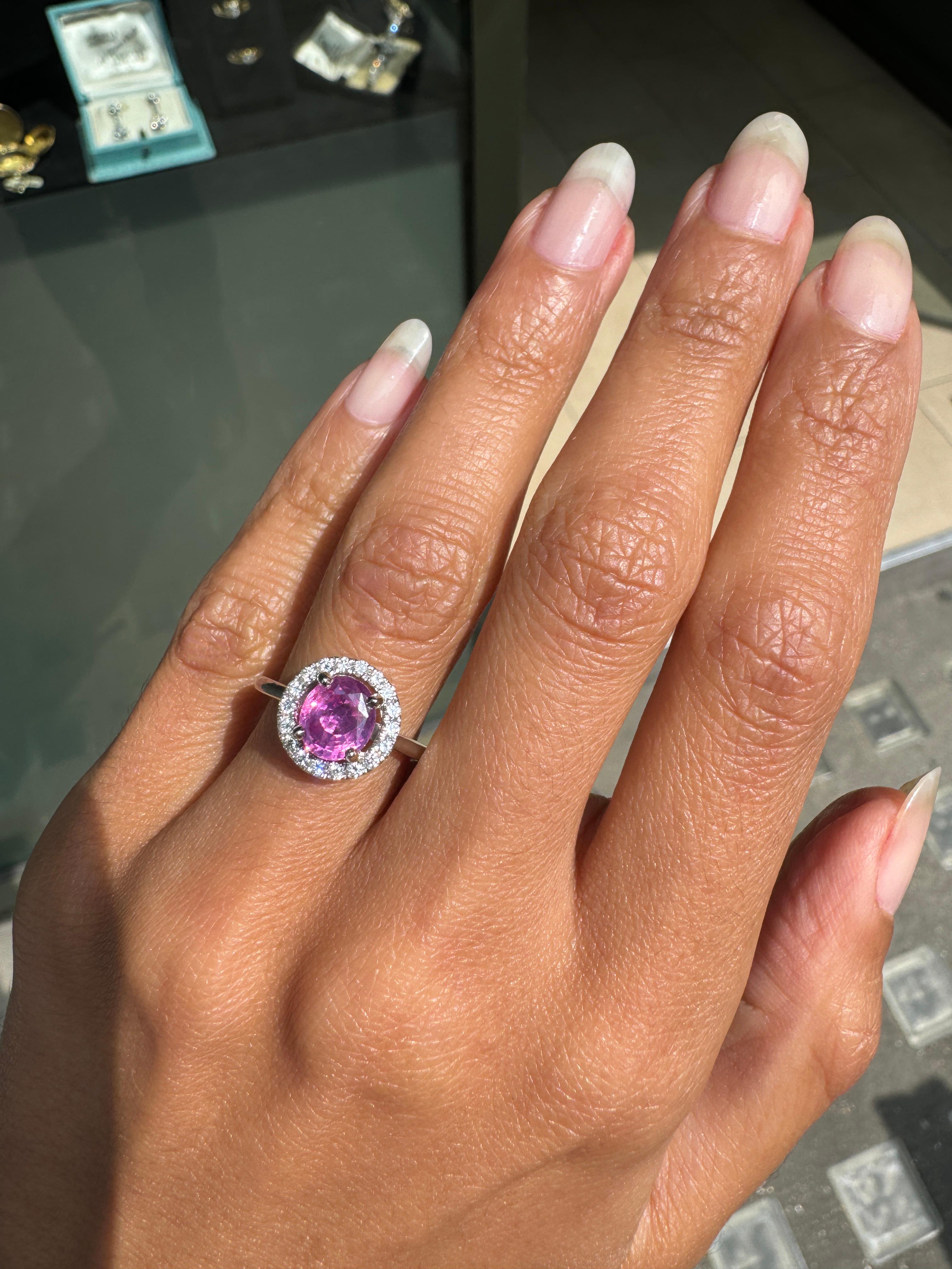 Moderne 1.54ct Pink Sapphire and Diamond Halo 18K White Gold Cluster Engagement Ring en vente