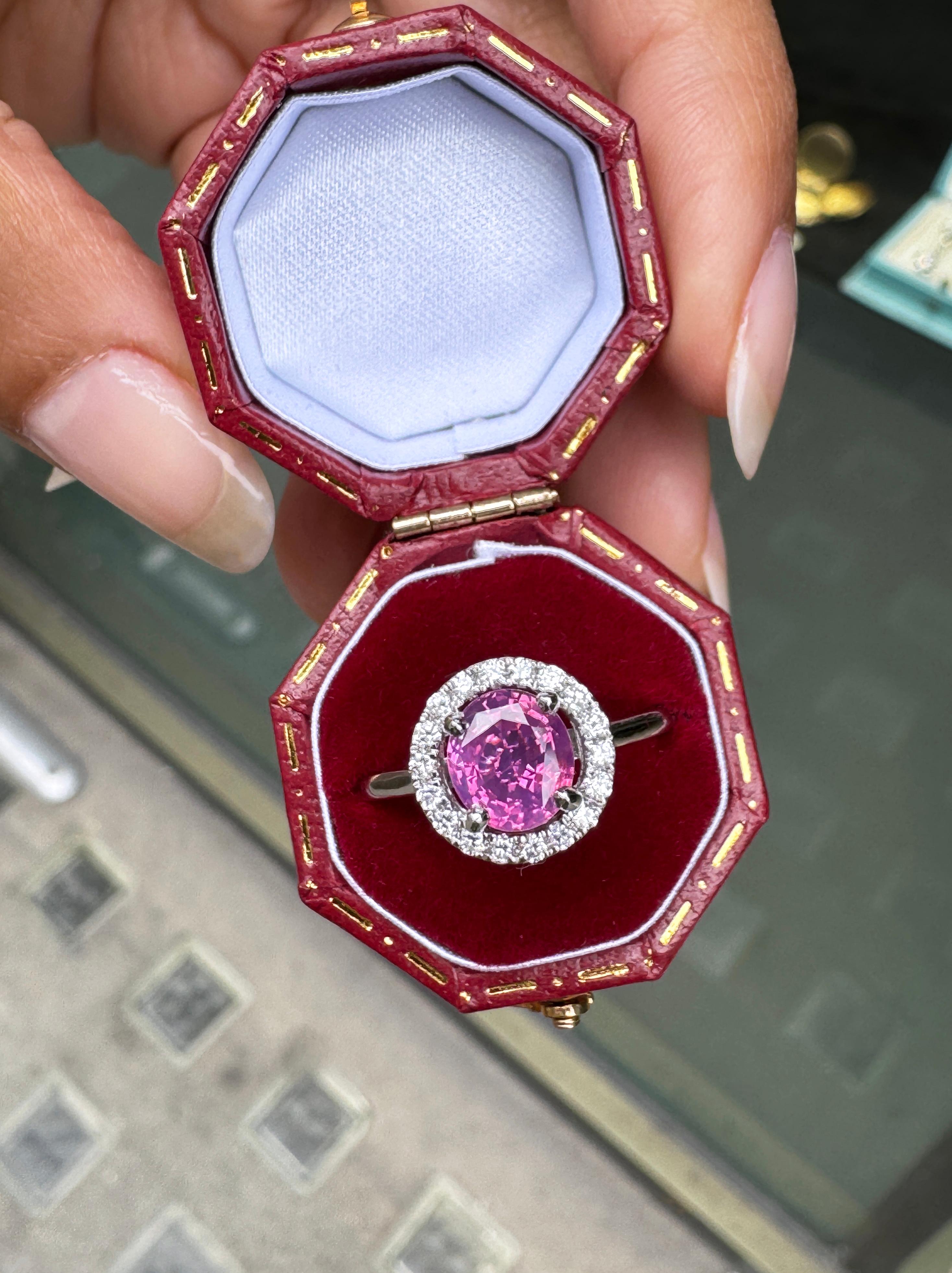 1.54ct Pink Sapphire and Diamond Halo 18K White Gold Cluster Engagement Ring Neuf - En vente à London, GB