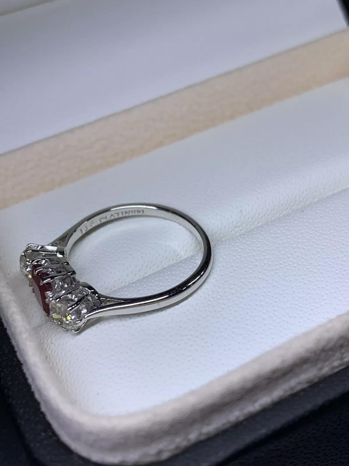Women's or Men's 1.54ct Ruby and diamonds trilogy engagement ring in platinum. For Sale
