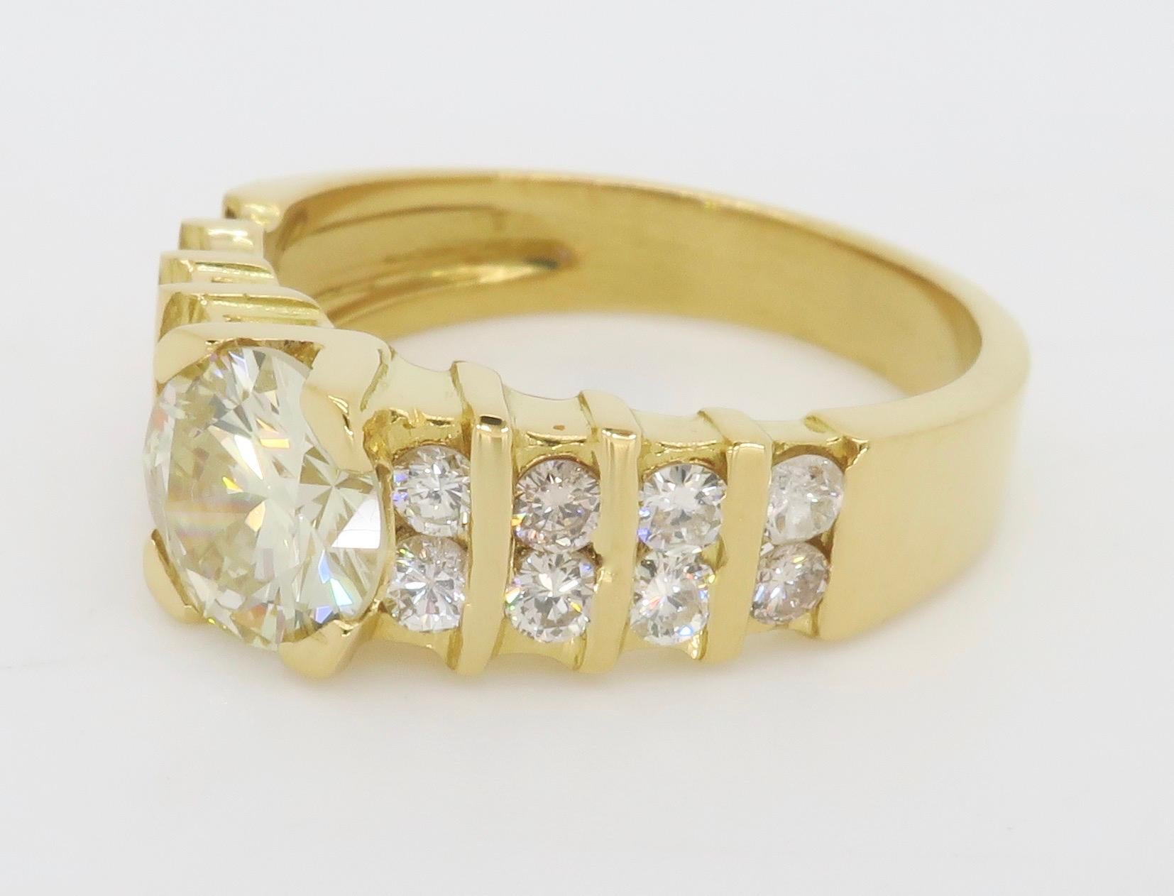 Women's 1.54ctw Diamond Encrusted Ring in 14k Yellow Gold For Sale
