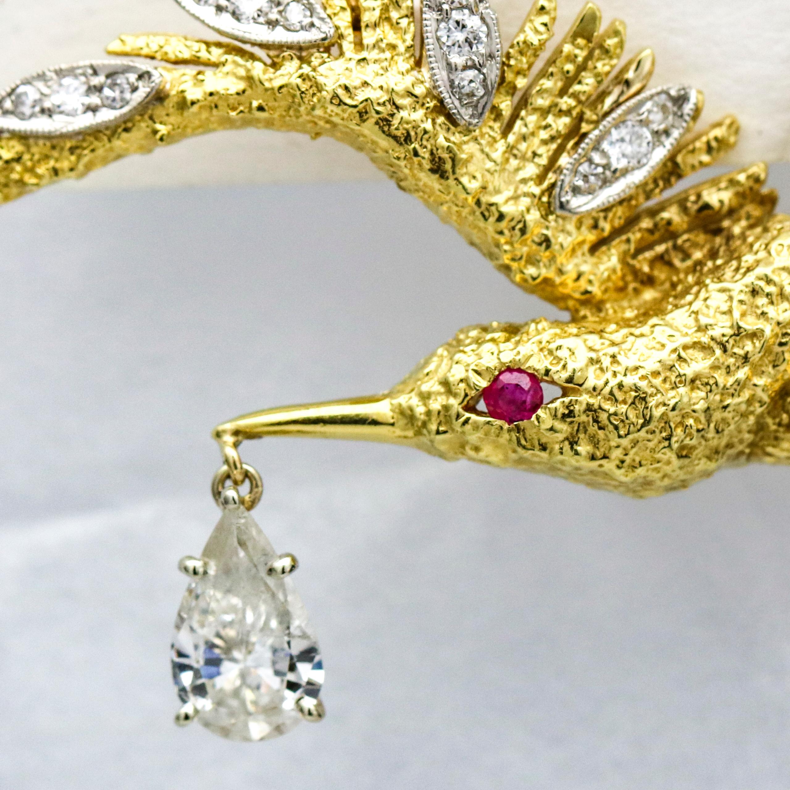 Women's or Men's 1.55 Carat 18 Karat Gold Diamond Flying Bird Brooch For Sale