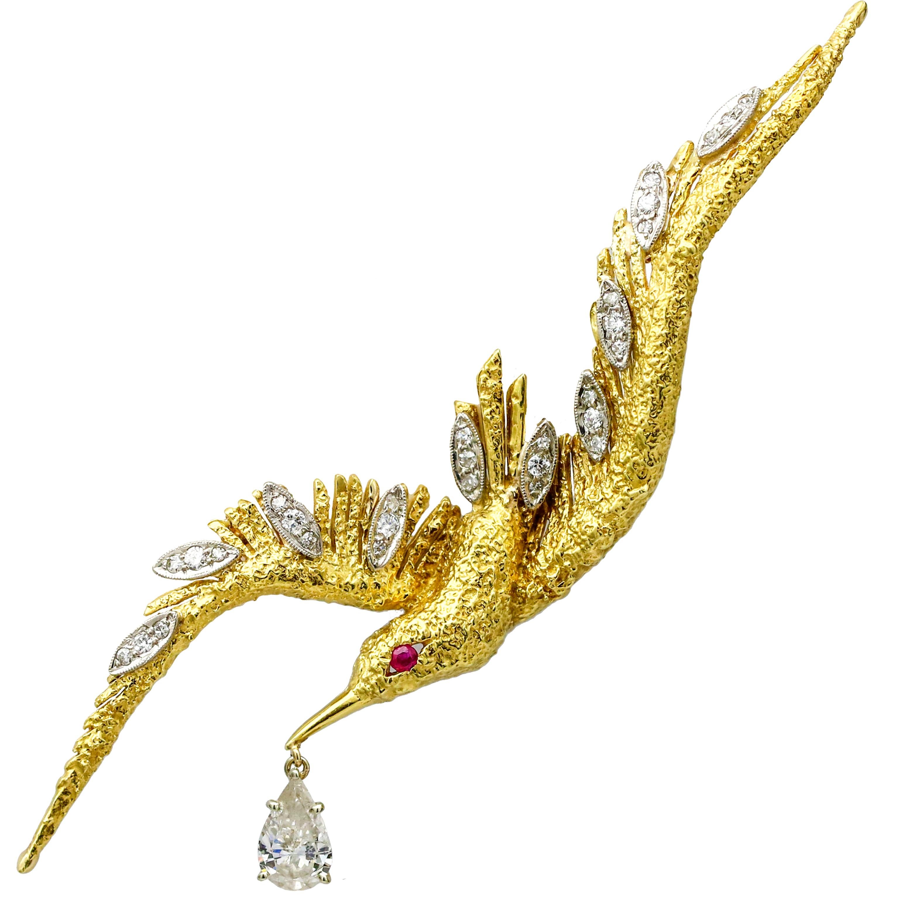 1.55 Carat 18 Karat Gold Diamond Flying Bird Brooch For Sale