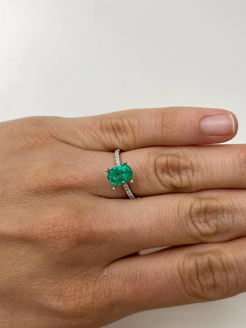 Pierre précieuse non sertie de 1,55 carat AAA 9x6 vert bleuté émeraude de Colombie ovale en vente 2