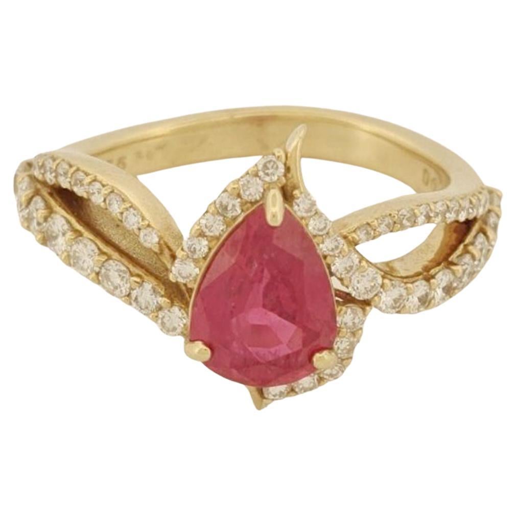 1.55 Carat Cocktail Ruby Ring made in 18K Yellow Gold in vendita