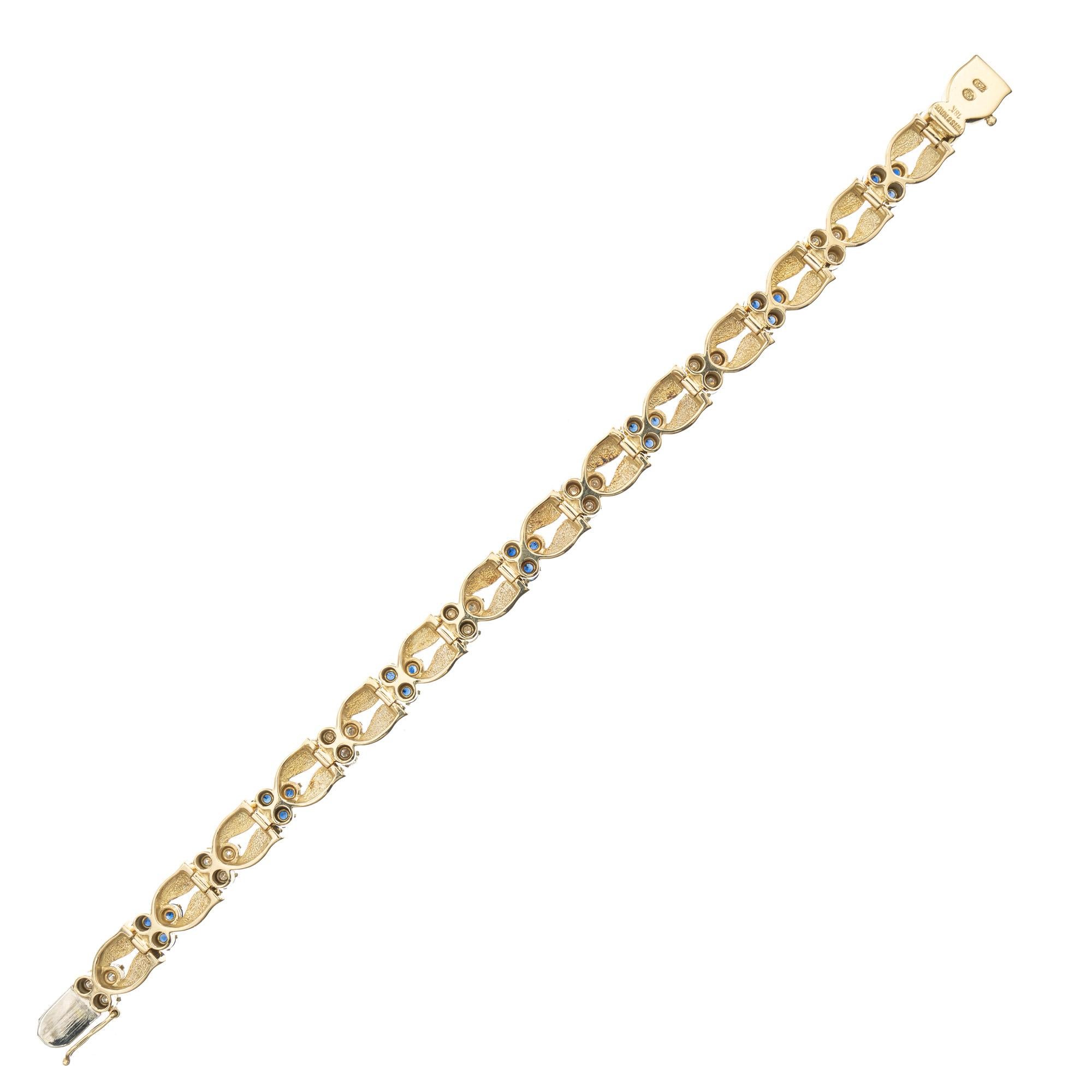Round Cut 1.55 Carat Diamond Sapphire Yellow Gold Textured Flower Link Bracelet For Sale