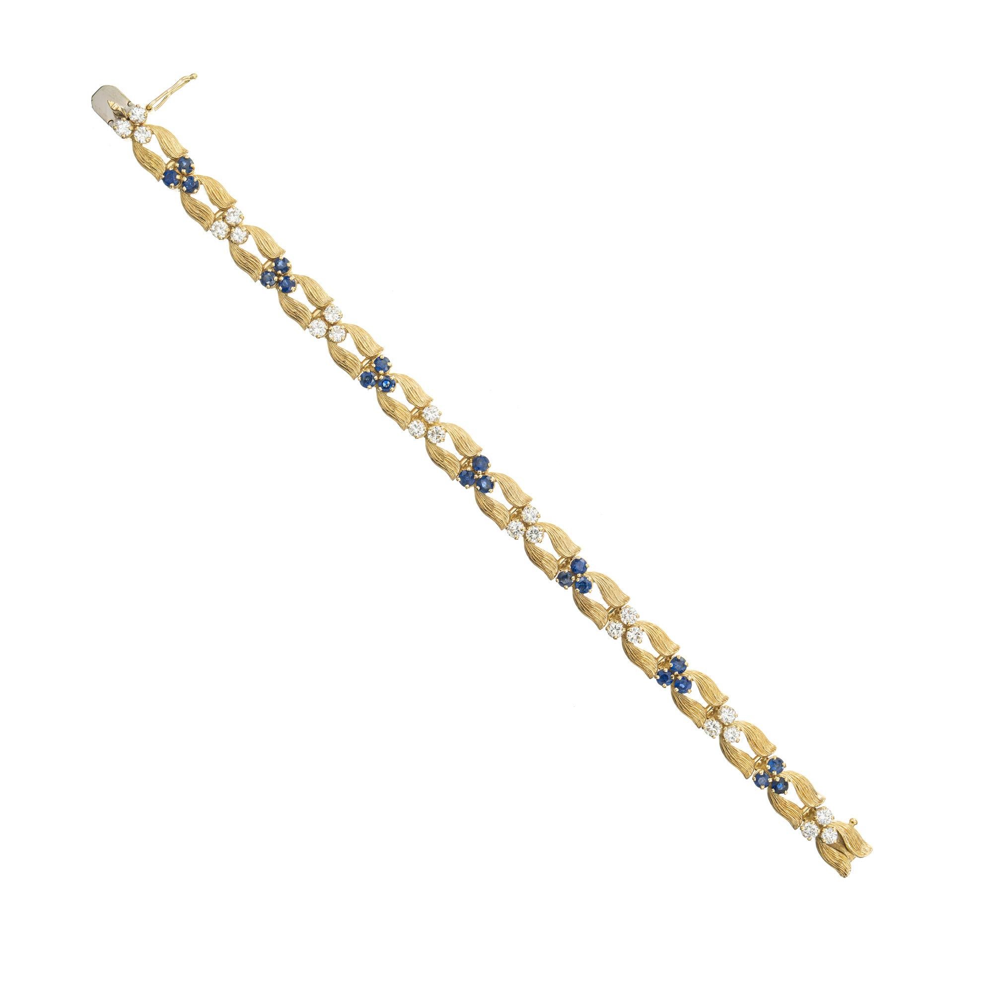 1.55 Carat Diamond Sapphire Yellow Gold Textured Flower Link Bracelet In Good Condition For Sale In Stamford, CT