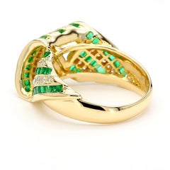 1,55 Karat Smaragd & Diamant in 18K Gold Bogen Kuppel Design Band Ring