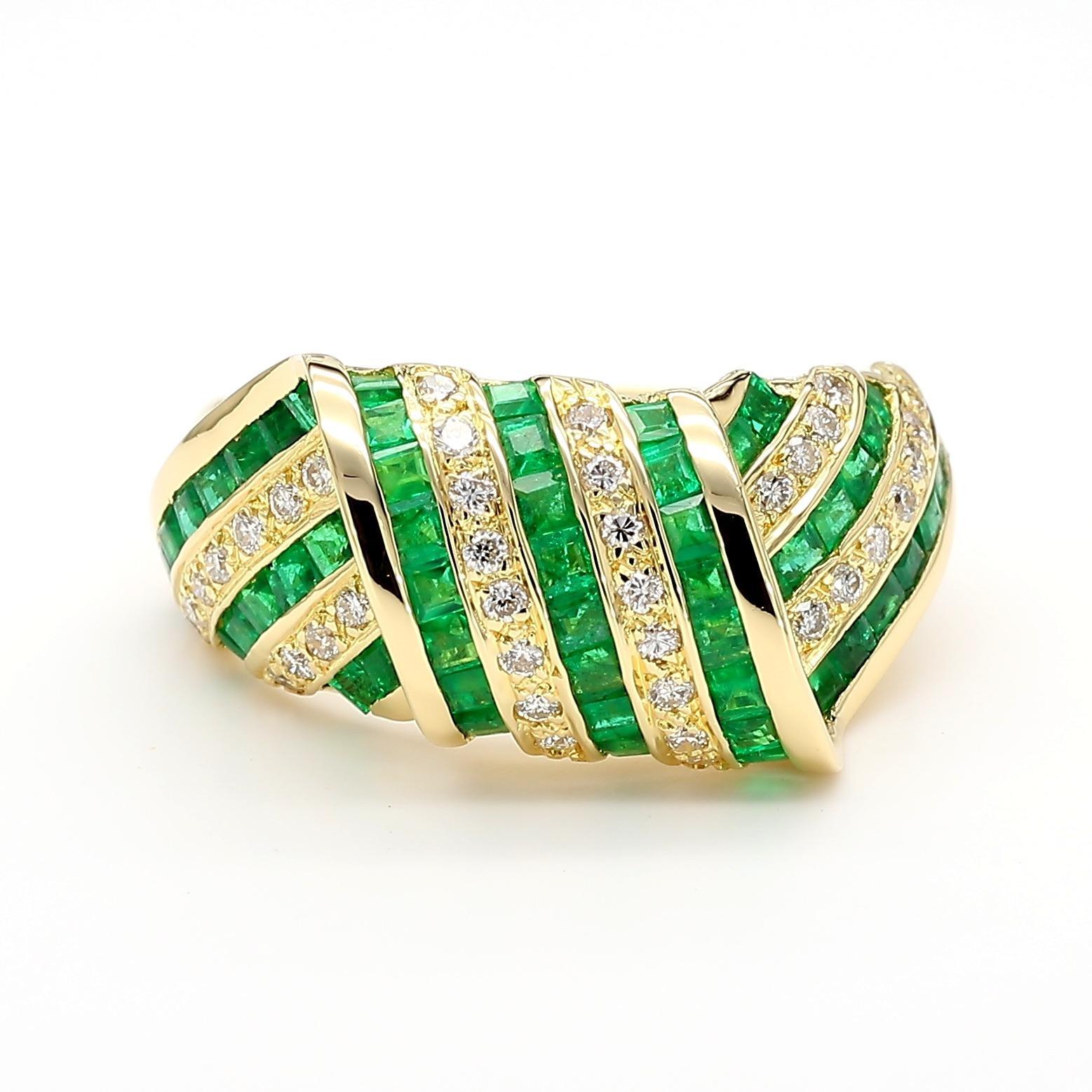 1.55 Carat Emerald
Diamond in 18K Gold Bow Dome Design Band Ring