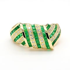 1.55 Carat Emerald 
Diamond in 18K Gold Bow Dome Design Band Ring