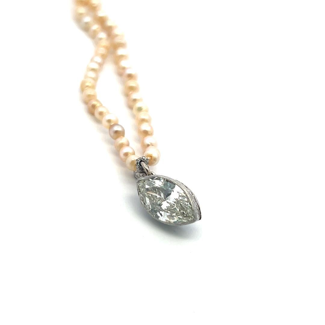 1.55 Carat Marquis Shape Diamond 2.65-7.11MM Pearl 18K White Gold Beed Necklace en vente 5