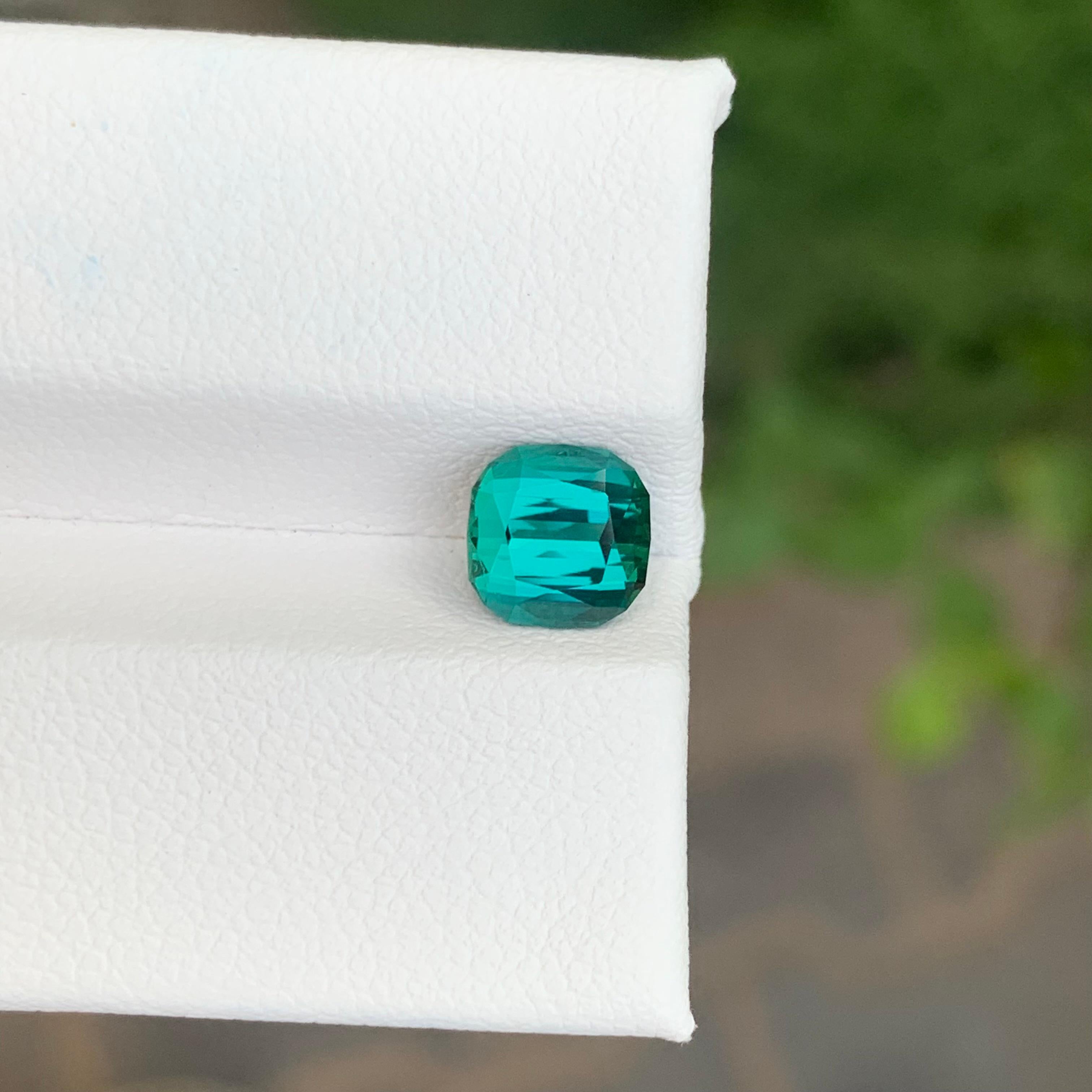 Taglio cuscino 1.55 carati di tormalina blu-verde naturale sfusa a forma di cuscino in vendita