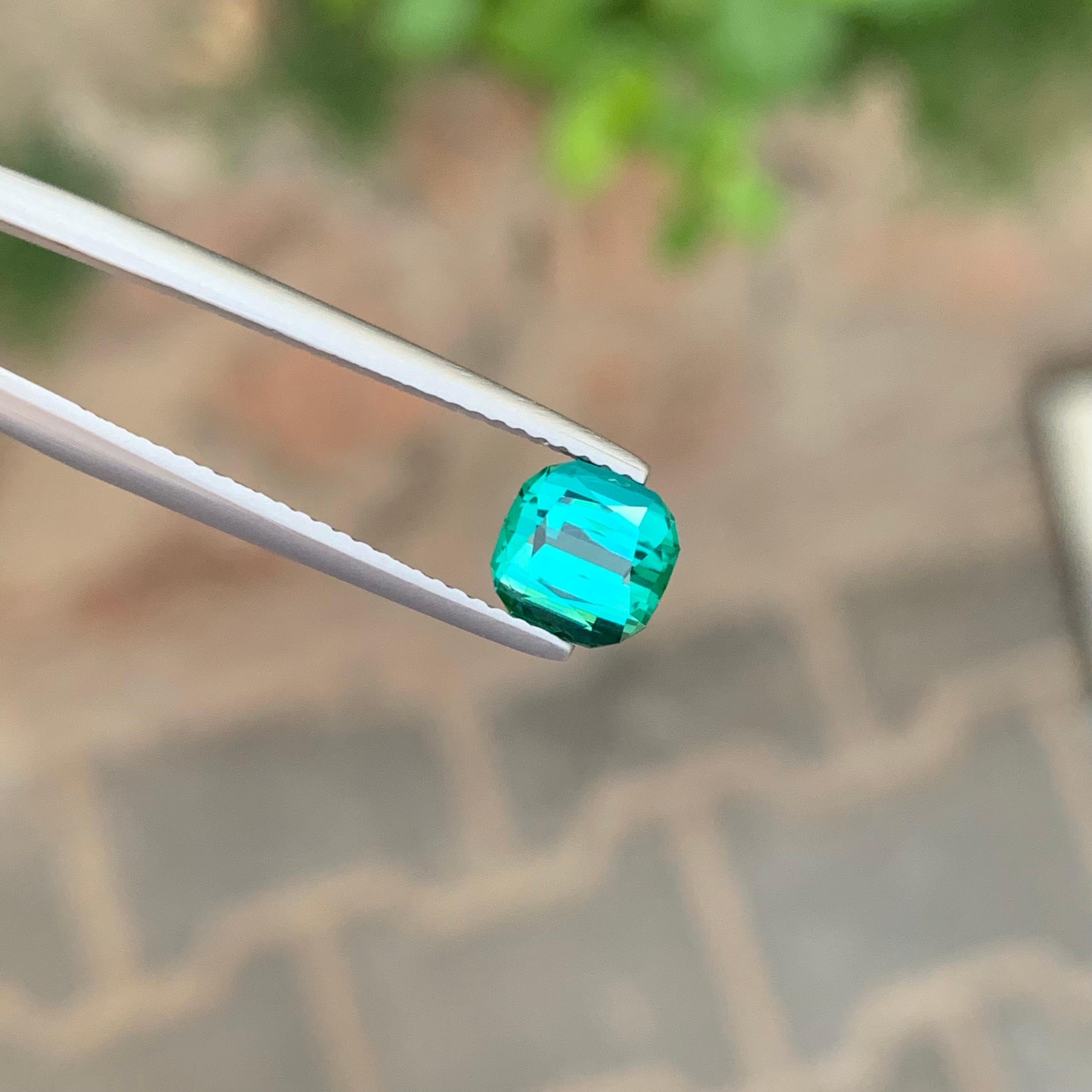 1.55 carati di tormalina blu-verde naturale sfusa a forma di cuscino In condizioni Nuovo in vendita a Peshawar, PK