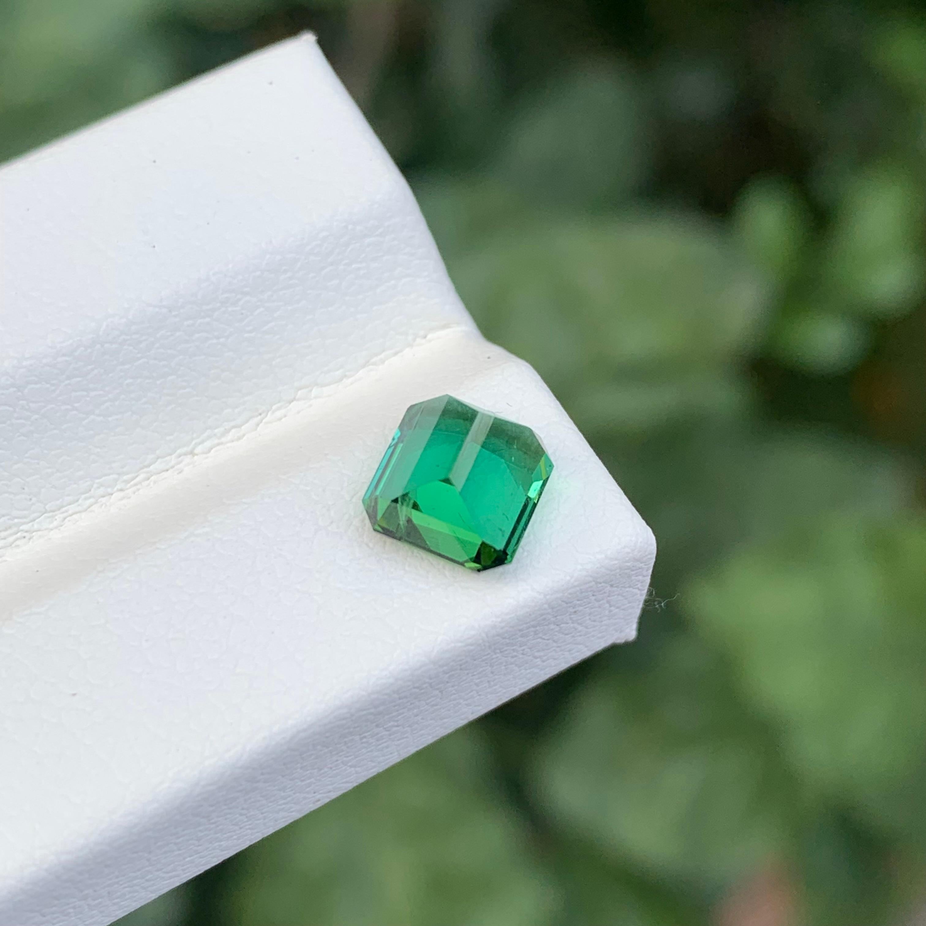 1,55 Karat Natürlicher Loser Blauer Grüner Turmalin Smaragd Form Edelstein für Damen oder Herren im Angebot
