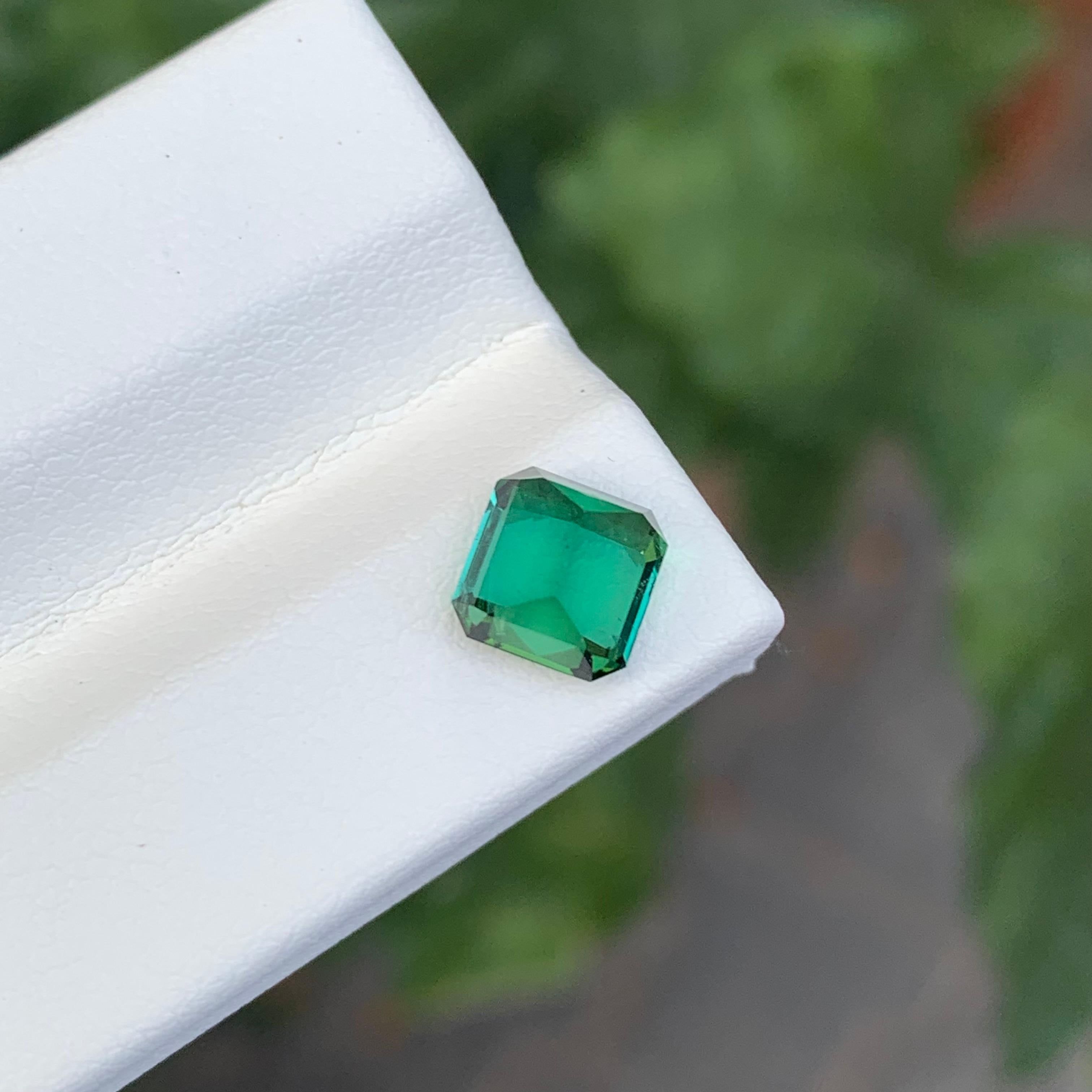 1,55 Karat Natürlicher Loser Blauer Grüner Turmalin Smaragd Form Edelstein im Angebot 1