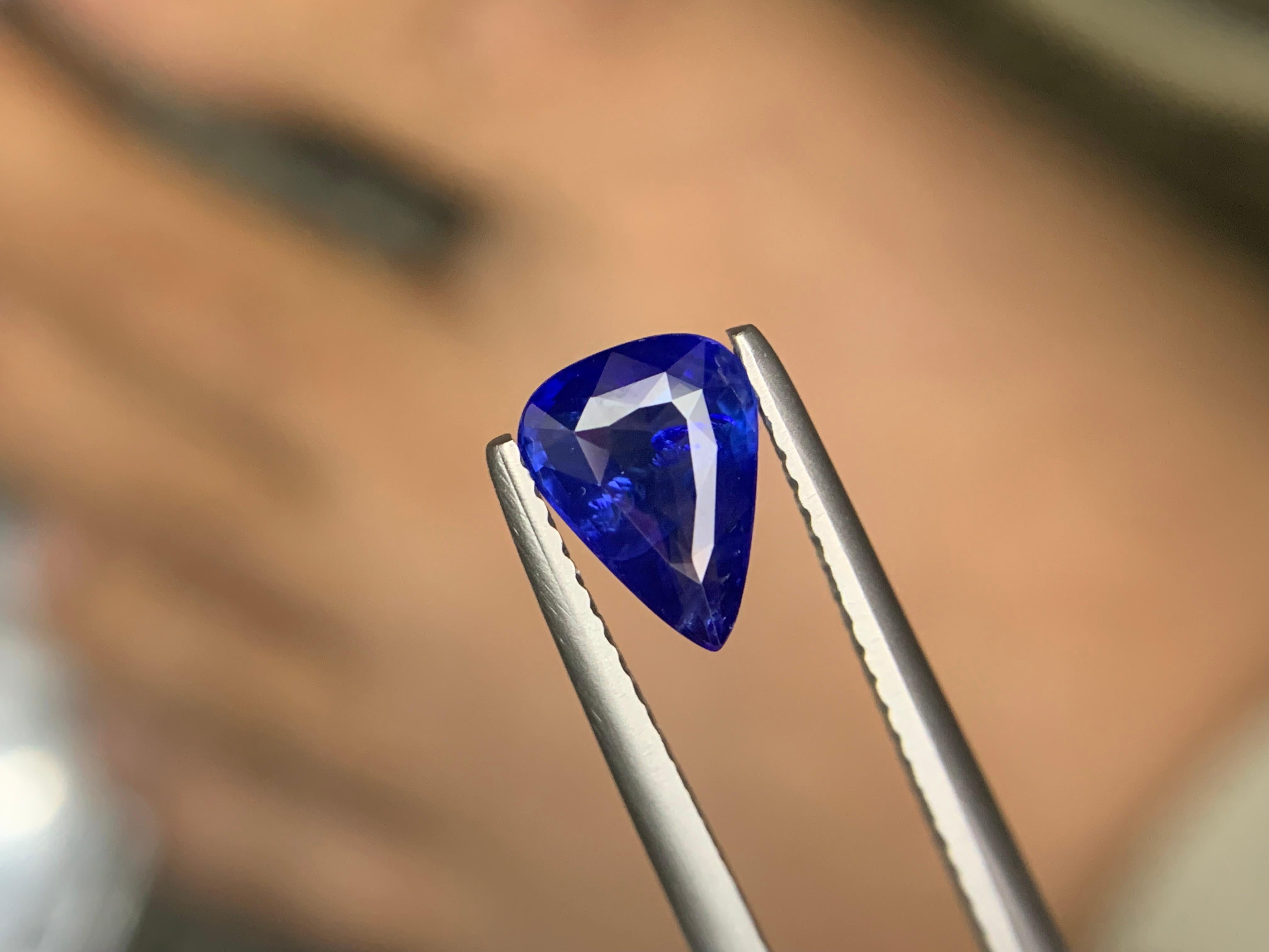 1.55 Karat natürlicher loser blauer Saphir Birnenform Edelstein im Zustand „Neu“ im Angebot in Peshawar, PK