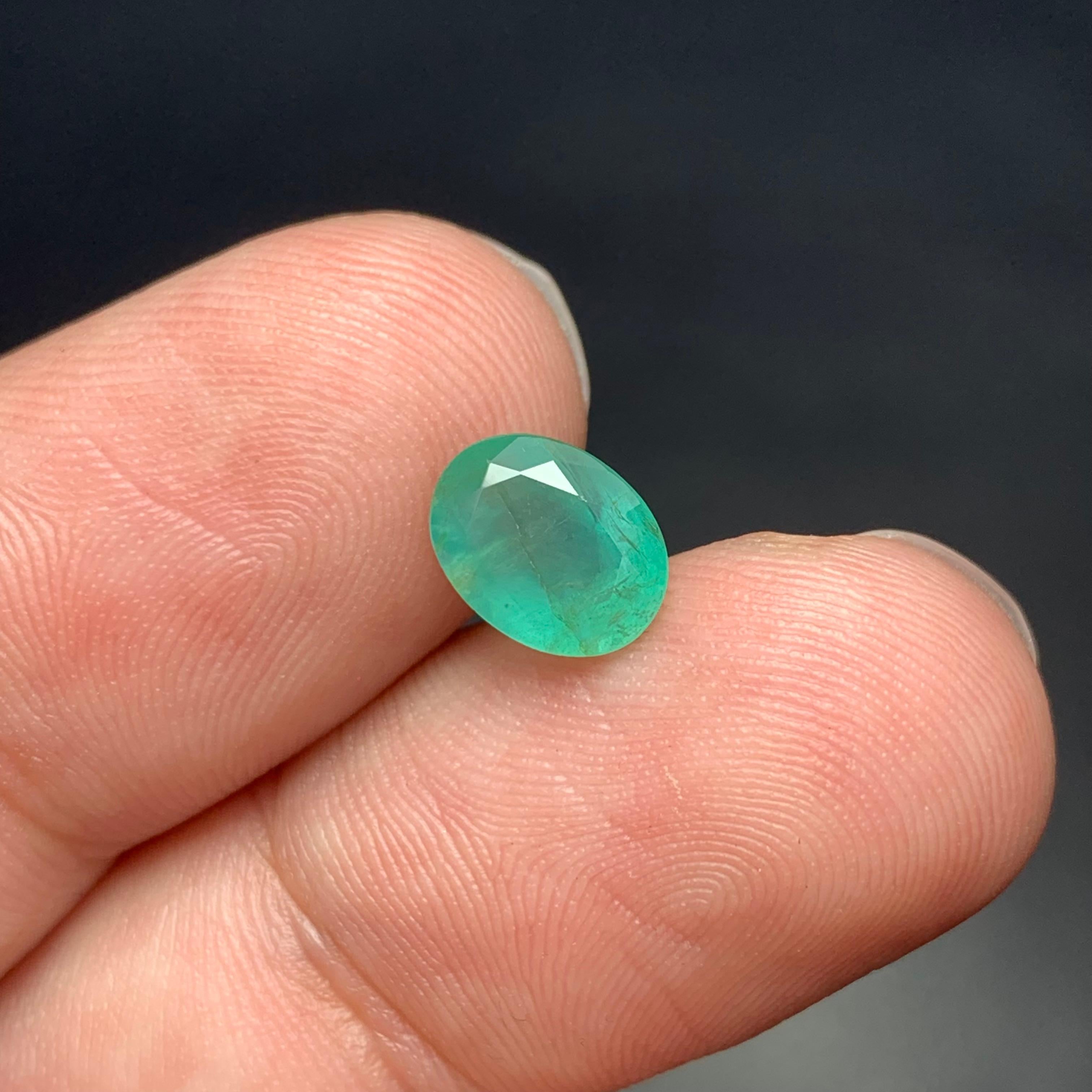 1.55 Carat Natural Loose Emerald Gemstone From Zambian Mine, Africa In New Condition For Sale In Peshawar, PK