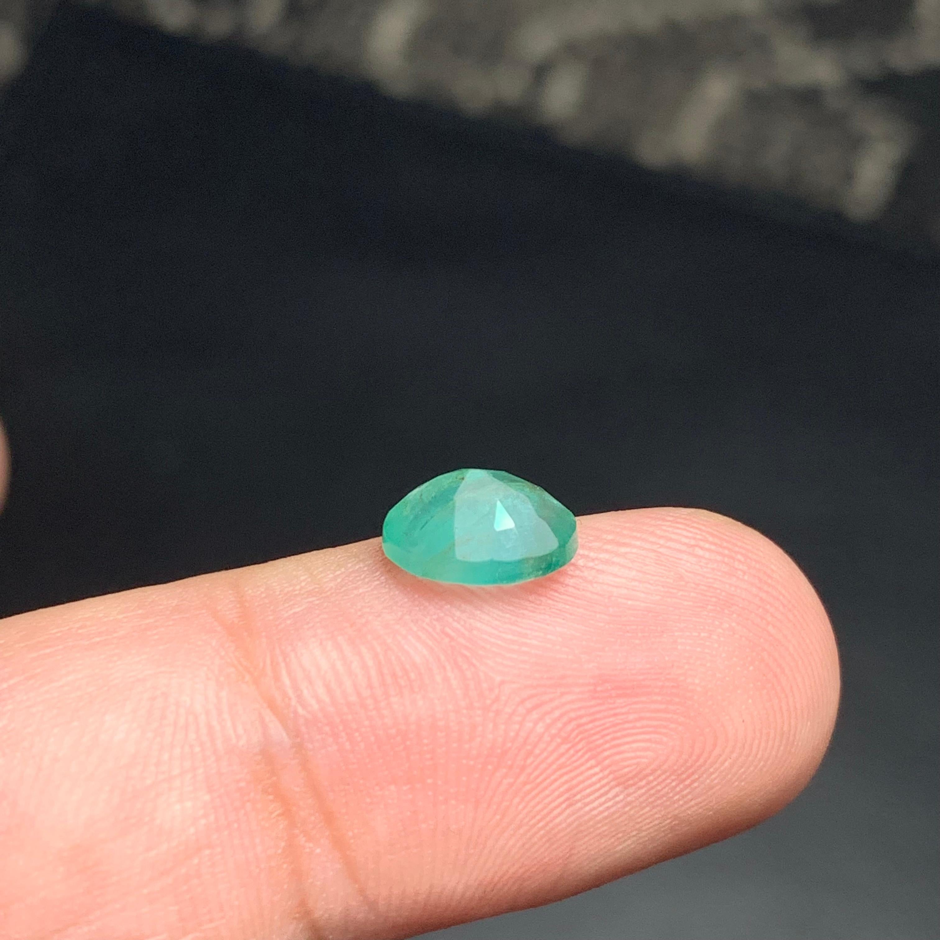 1.55 Carat Natural Loose Emerald Gemstone From Zambian Mine, Africa For Sale 2