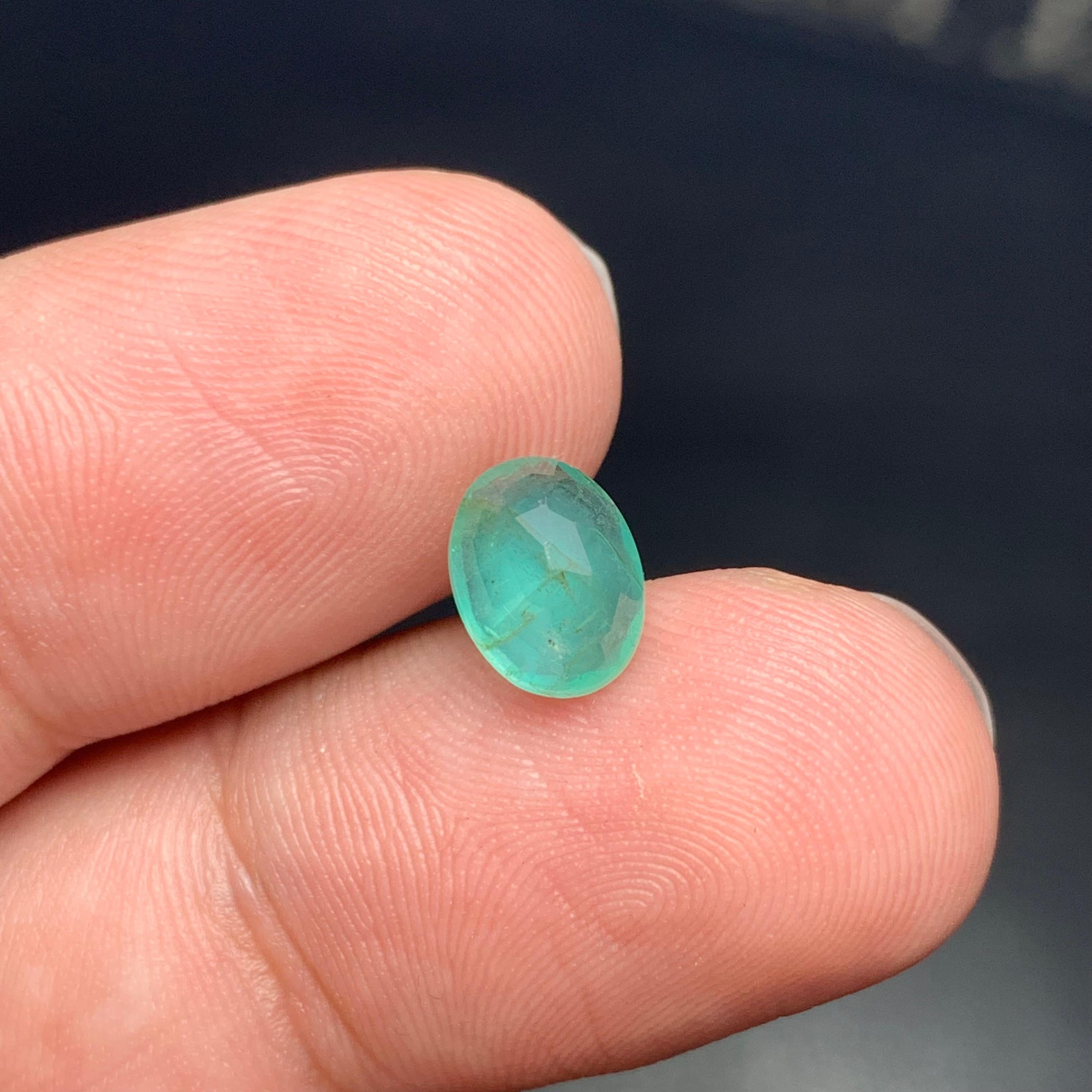 1.55 Carat Natural Loose Emerald Gemstone From Zambian Mine, Africa For Sale 3