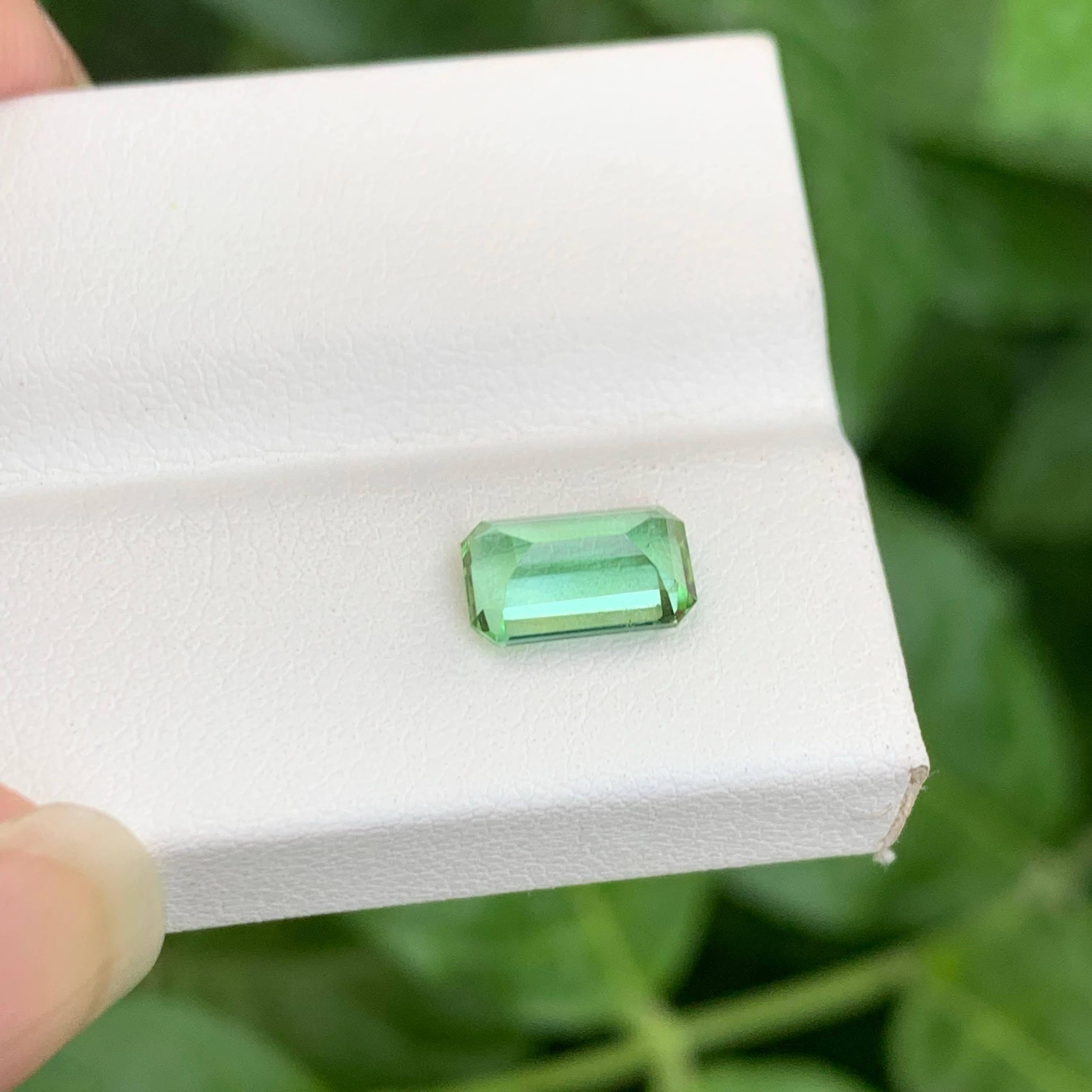 1,55 carati di tormalina naturale fine verde menta tagliata a smeraldo Gemma afgana in vendita 4
