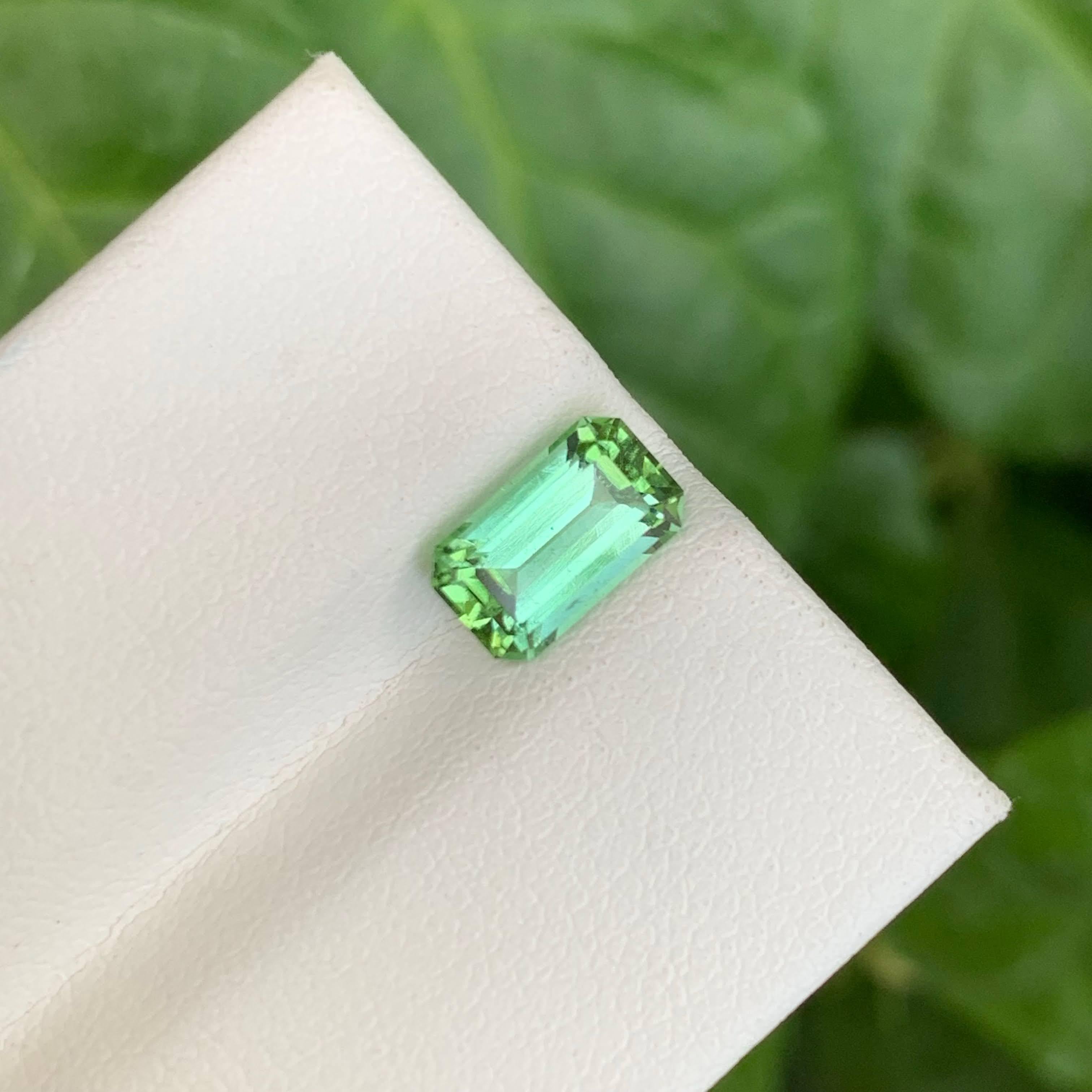 1,55 carati di tormalina naturale fine verde menta tagliata a smeraldo Gemma afgana in vendita 5