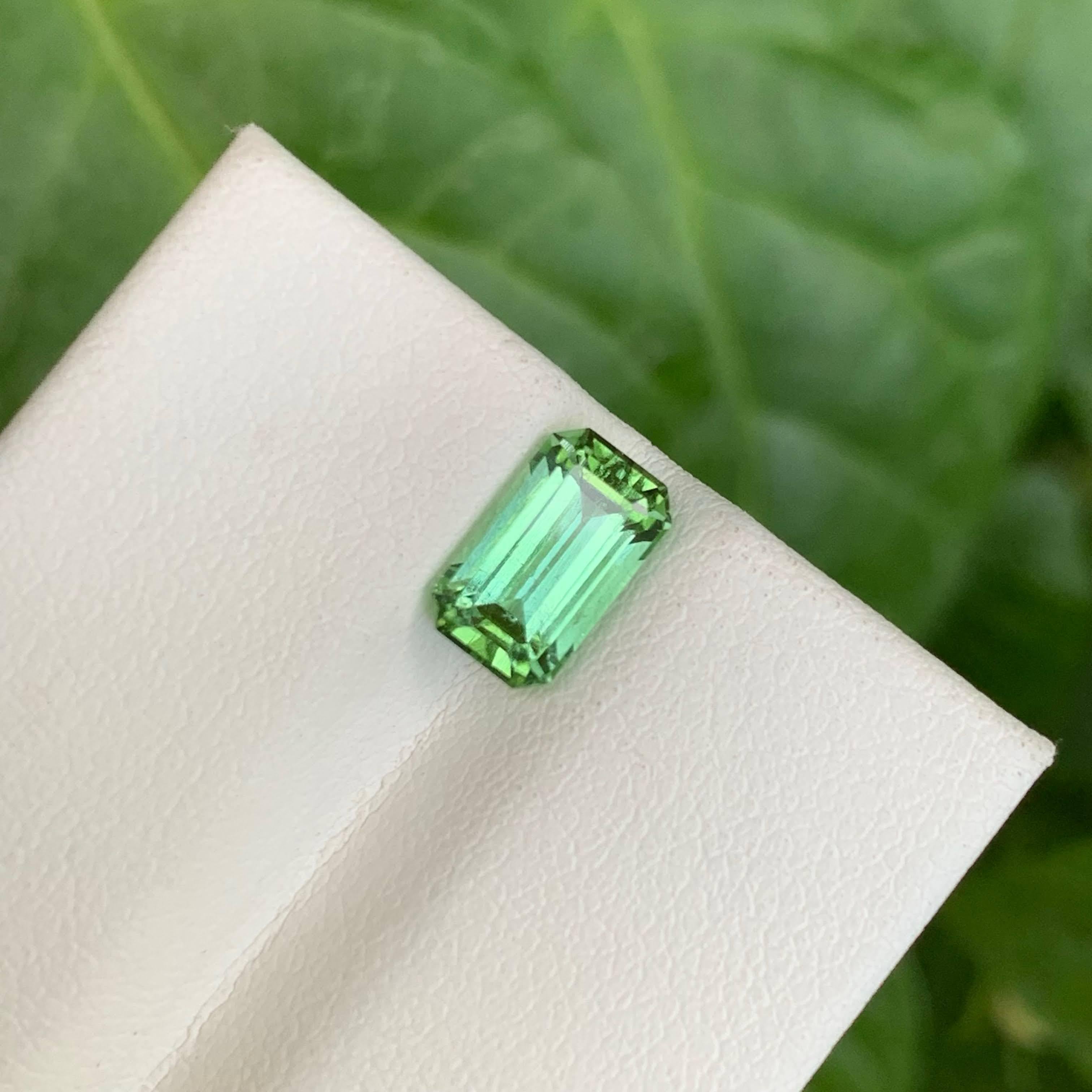 Taglio smeraldo 1,55 carati di tormalina naturale fine verde menta tagliata a smeraldo Gemma afgana in vendita