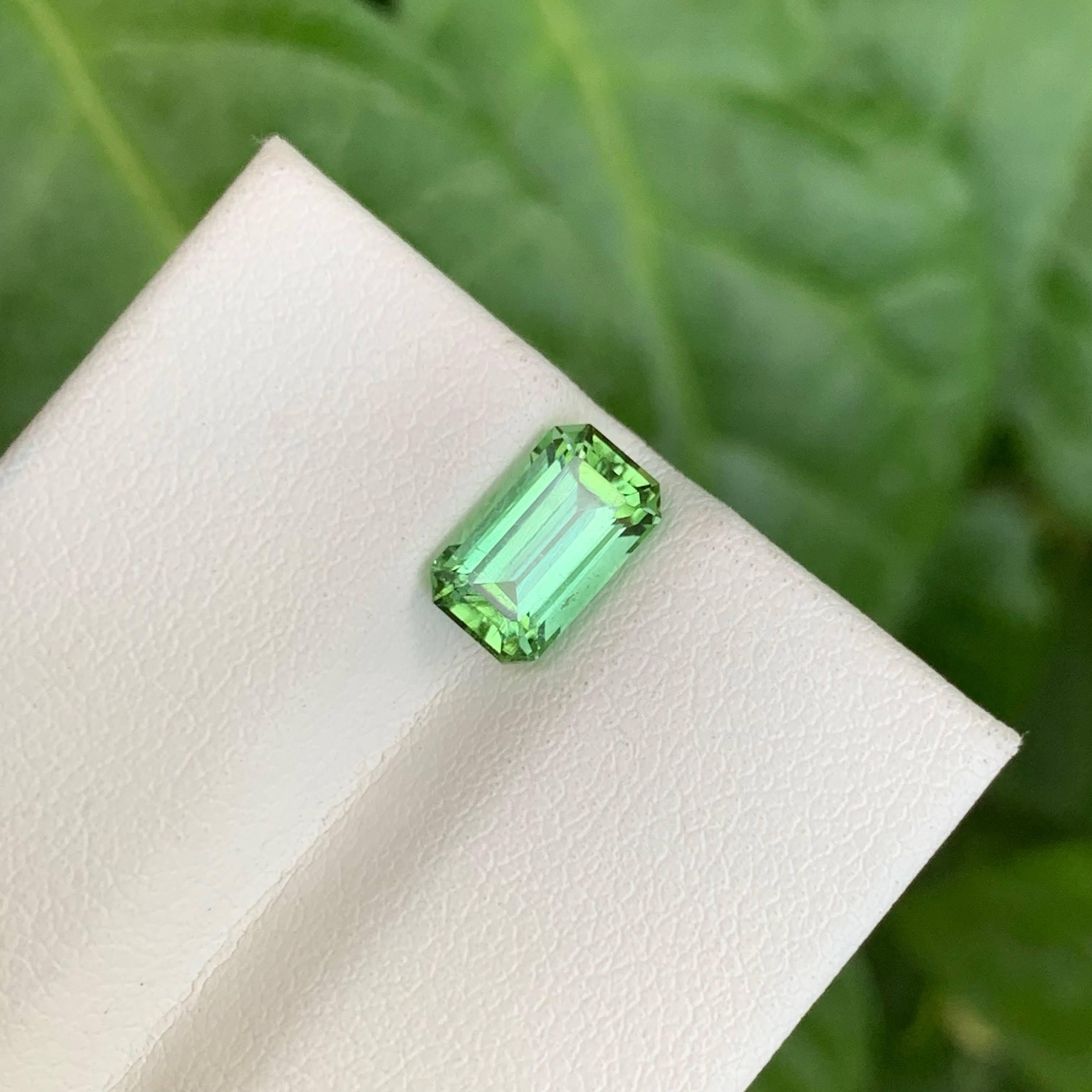 1,55 carati di tormalina naturale fine verde menta tagliata a smeraldo Gemma afgana in vendita 2