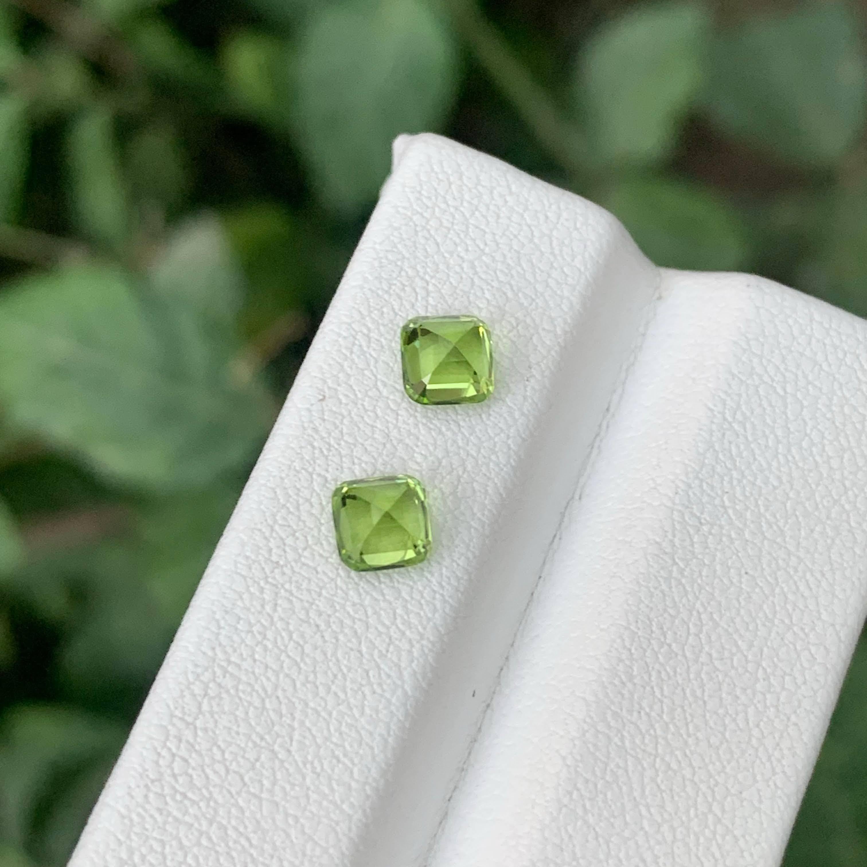 1.55 Carat Natural Loose Green Peridot Pair Cushion Cut Pakistani Gemstone (Moderne) im Angebot