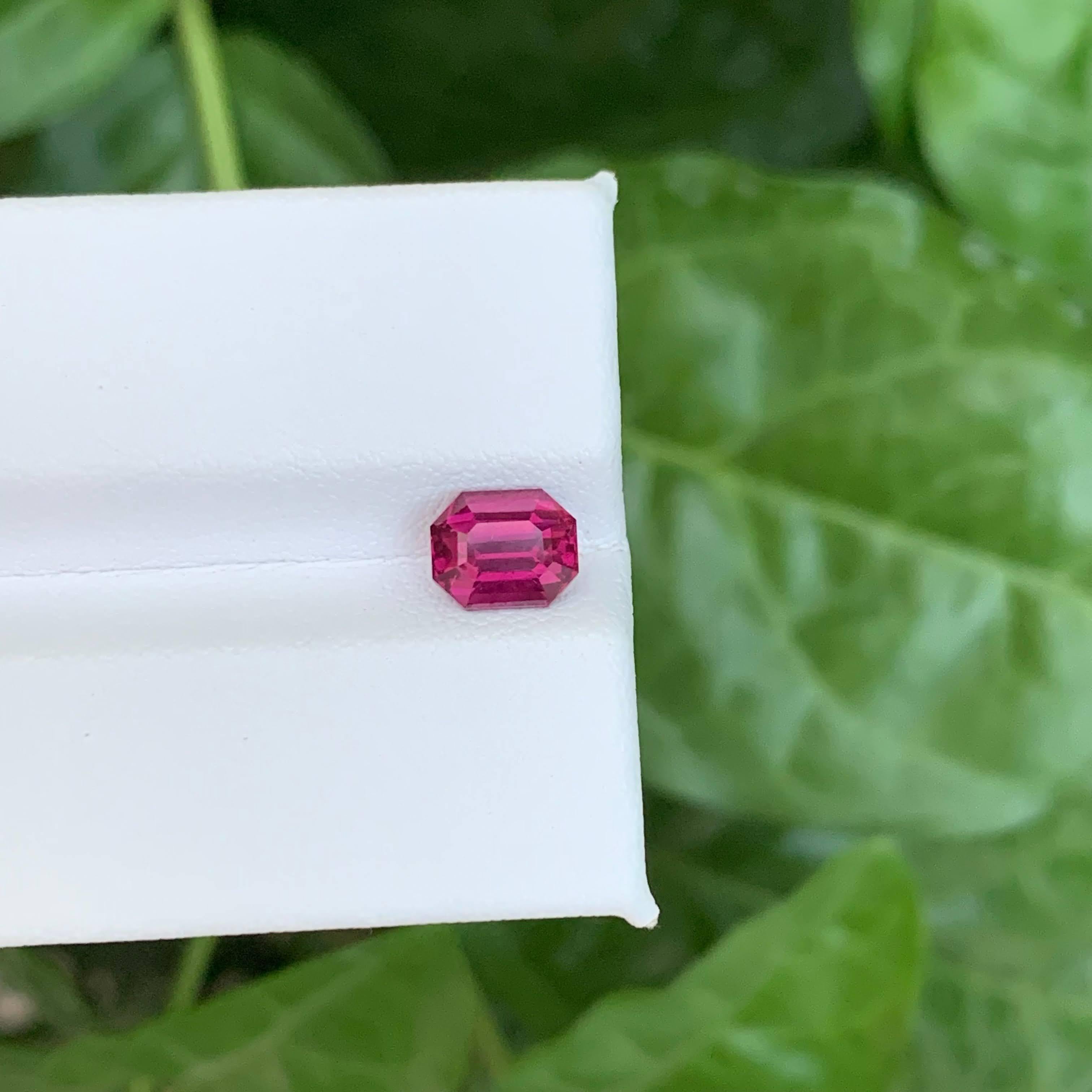 1,55 Karat natürlicher loser rosa-roter Granat Stein Smaragdschliff afrikanischer Edelstein im Angebot 6