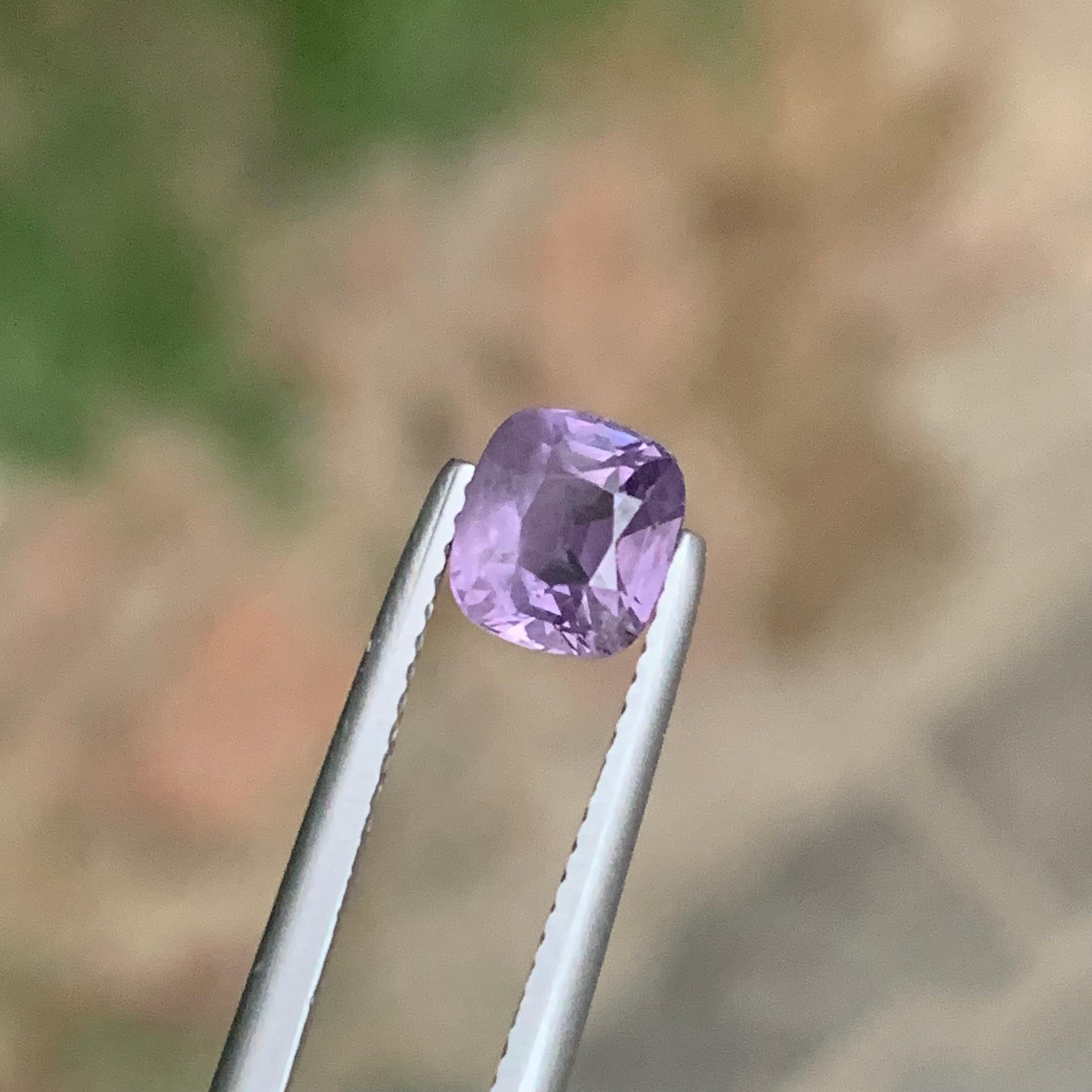 1.55 Carati Nature Spinello viola sfuso a forma di cuscino Gemma in vendita 5