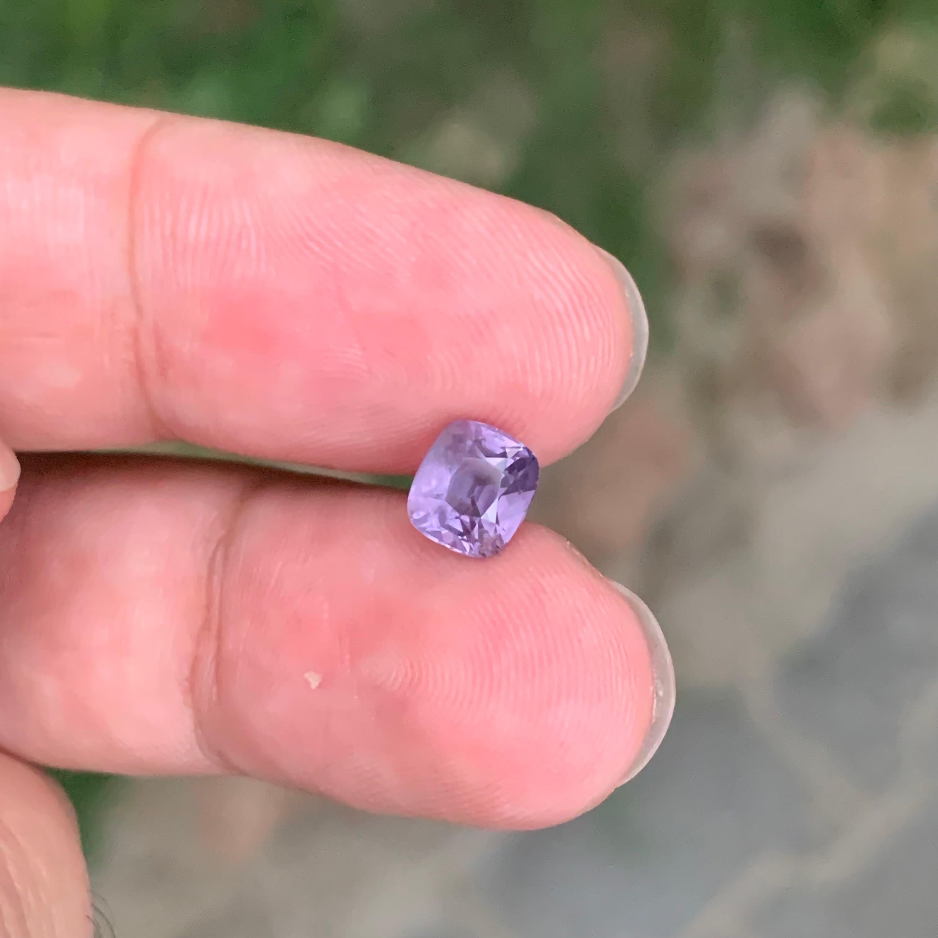 1.55 Carati Nature Spinello viola sfuso a forma di cuscino Gemma In condizioni Nuovo in vendita a Peshawar, PK