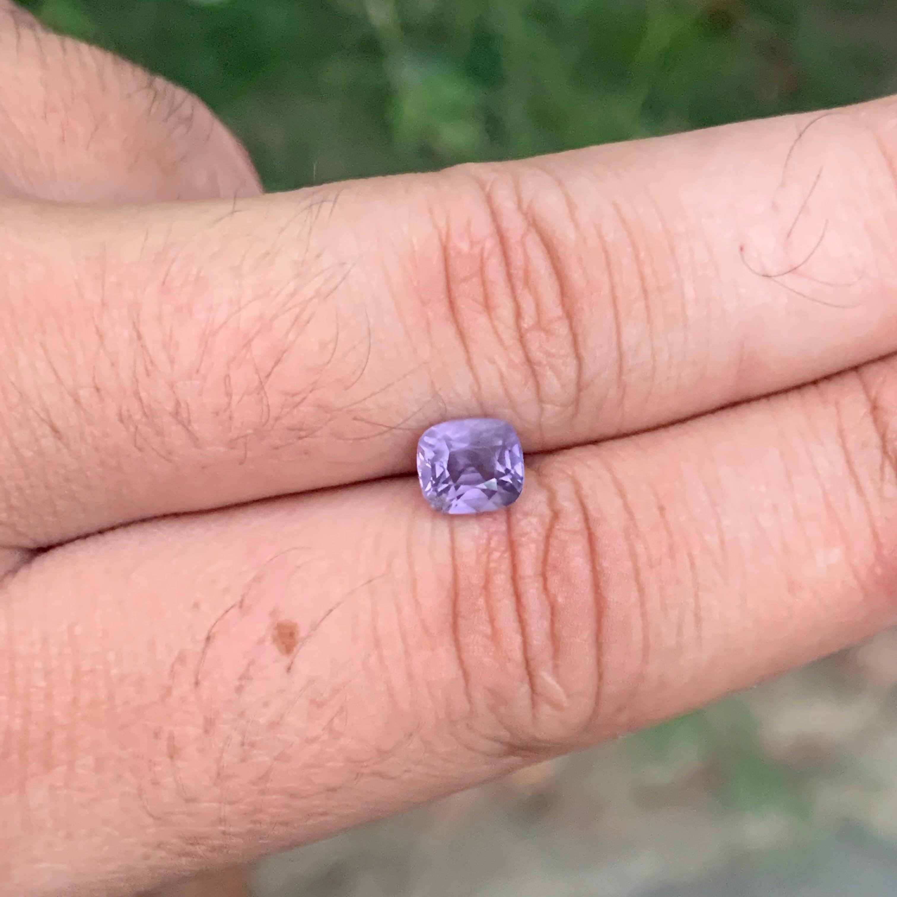 1.55 Carati Nature Spinello viola sfuso a forma di cuscino Gemma in vendita 2