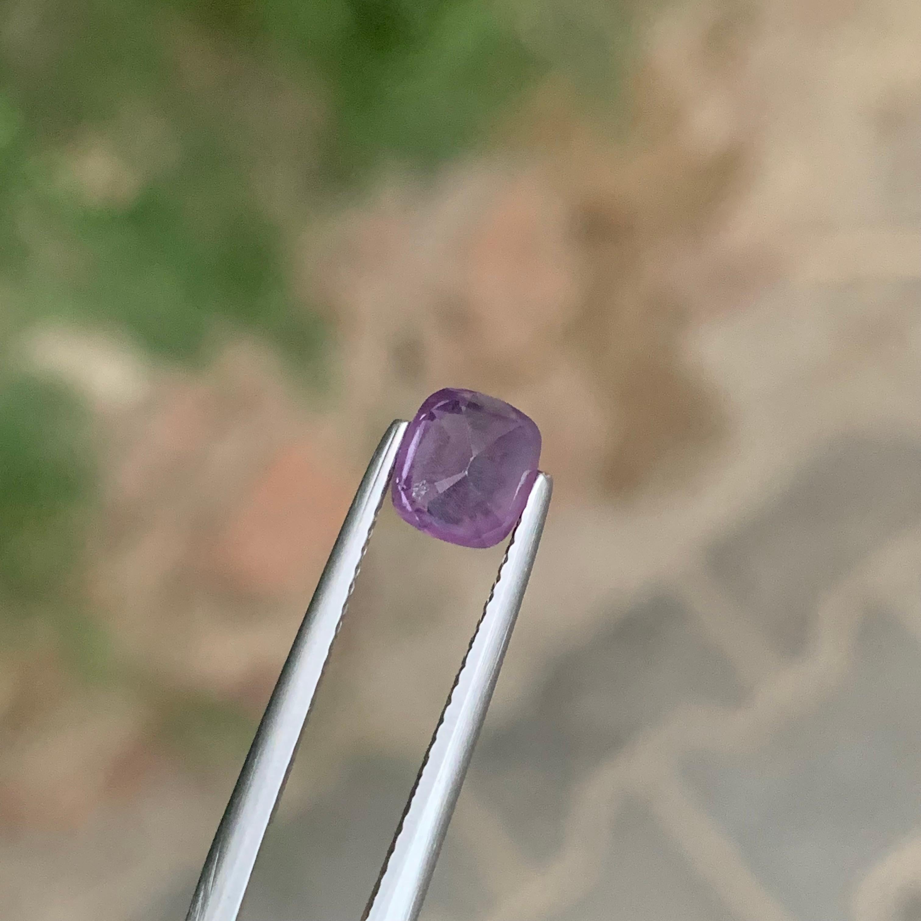 1.55 Carati Nature Spinello viola sfuso a forma di cuscino Gemma in vendita 3