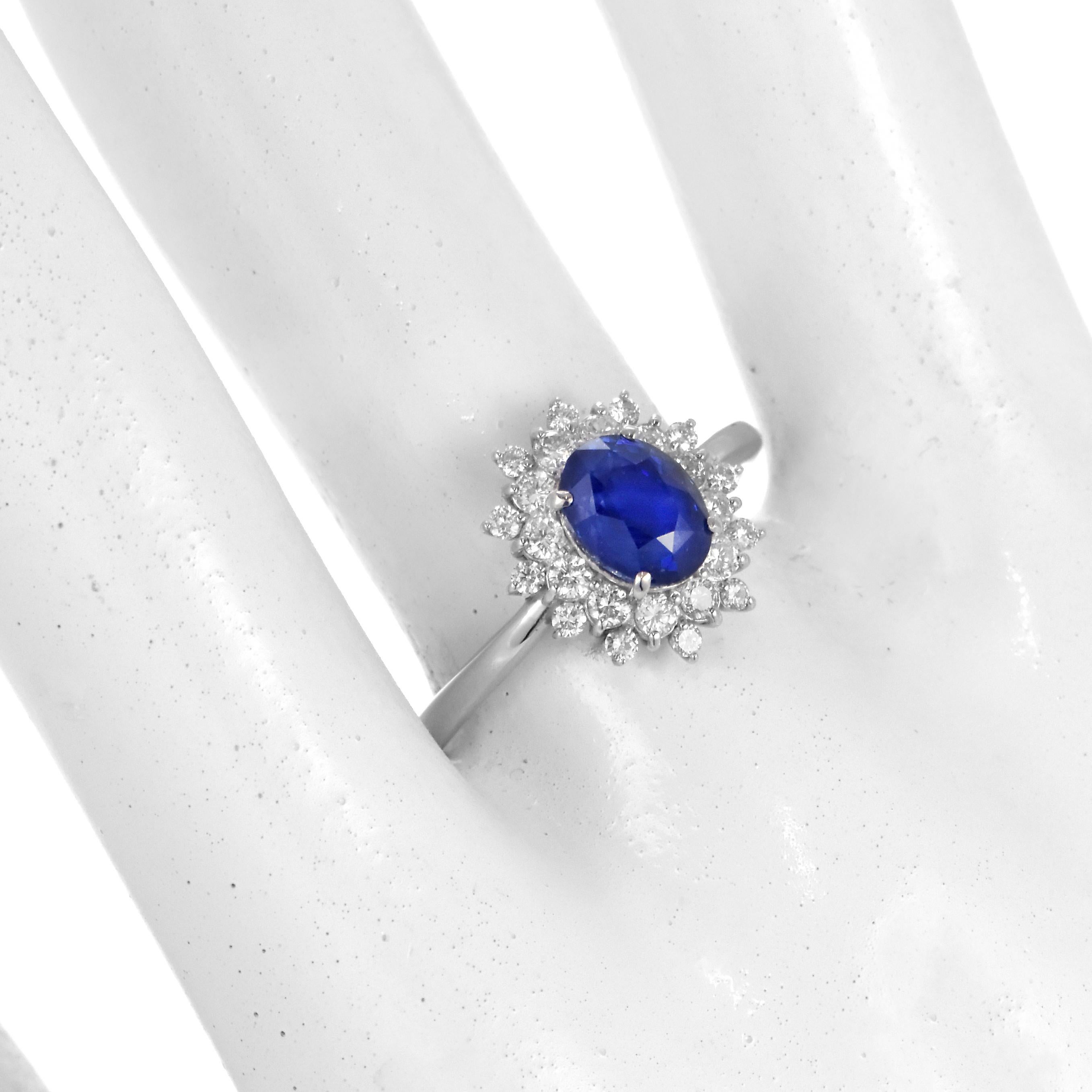 Modern 1.55 Carat Natural Sapphire and Diamond Ring Made in Platinum For Sale