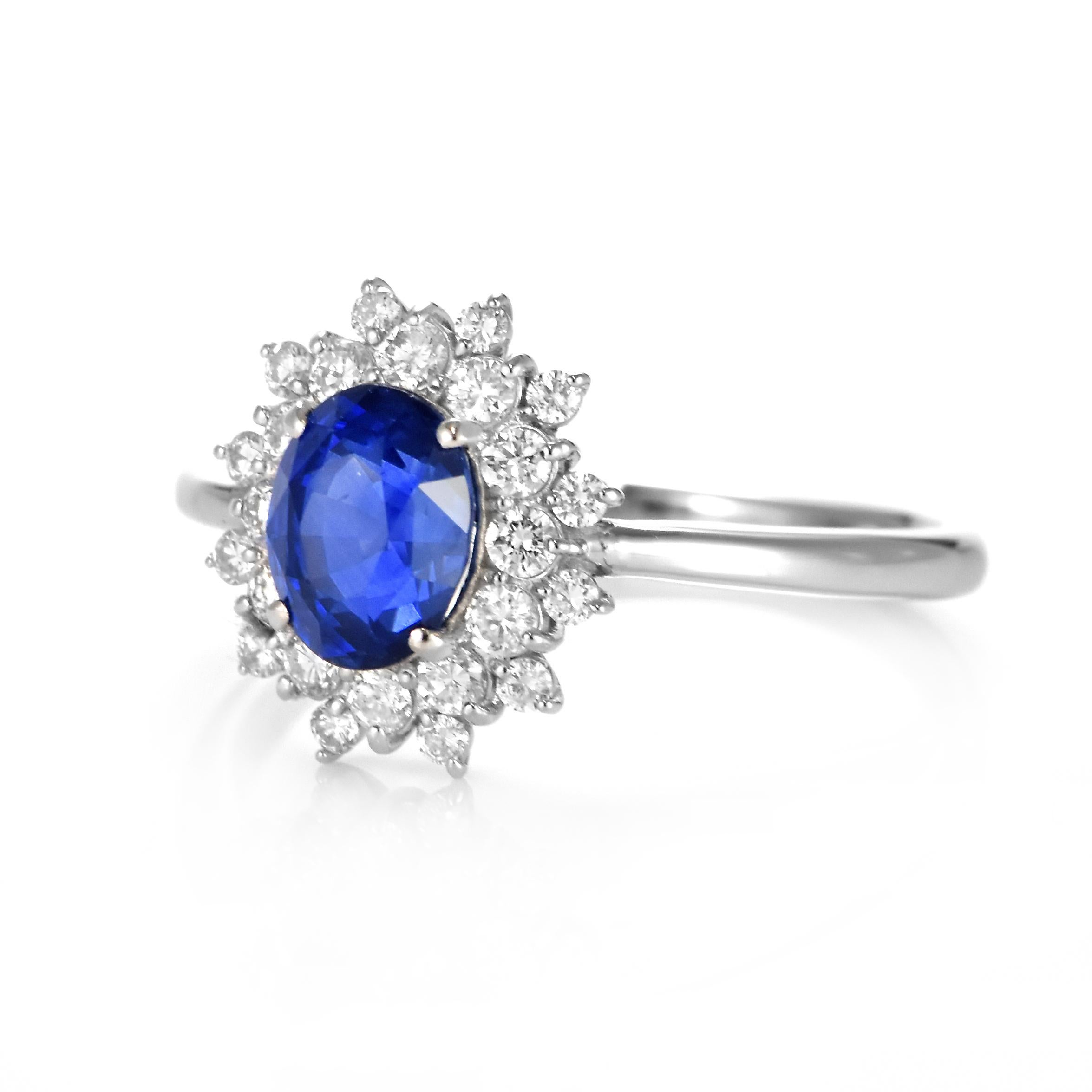 1.55 Carat Natural Sapphire and Diamond Ring Made in Platinum In New Condition For Sale In Tokyo, JP