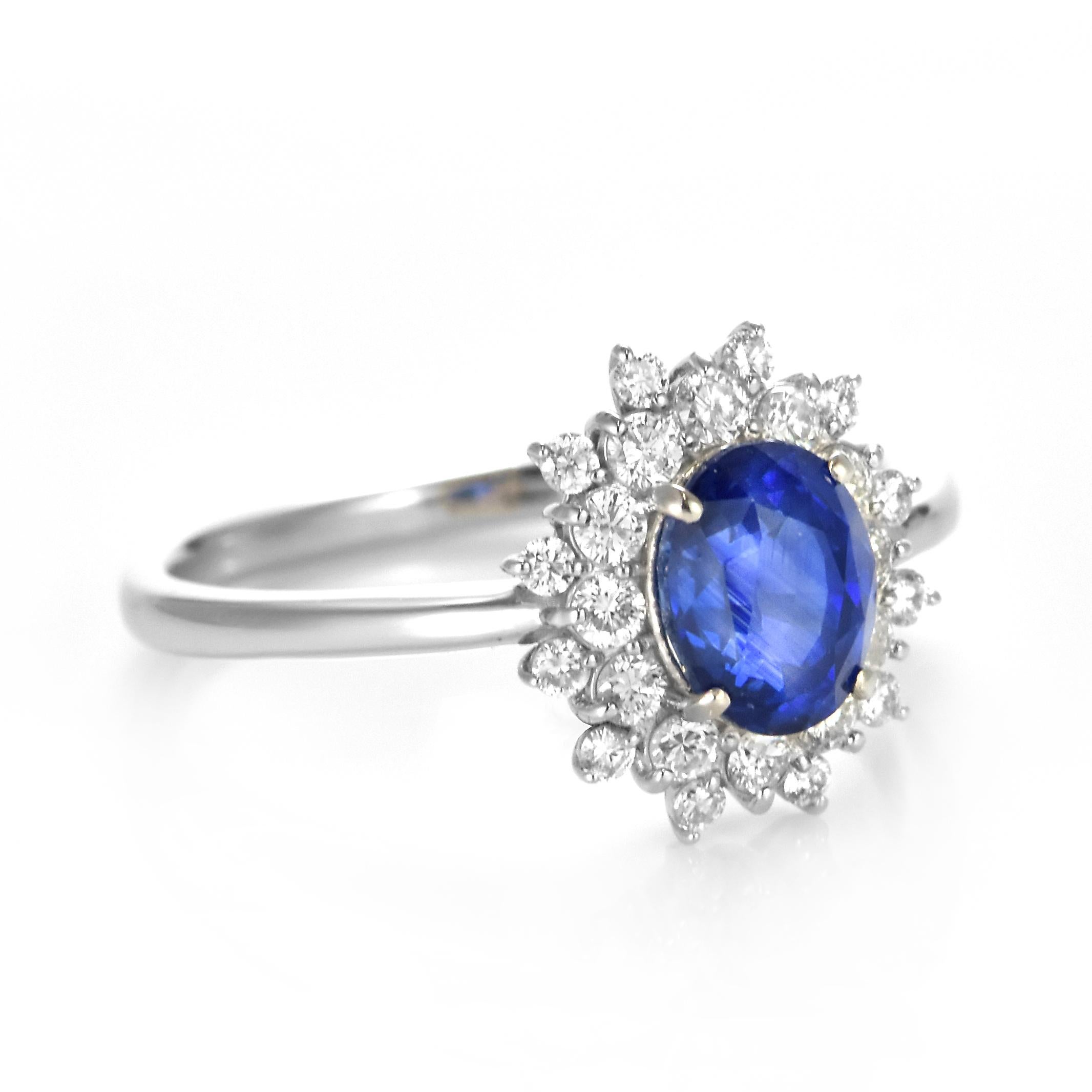 1.55 Carat Natural Sapphire and Diamond Ring Made in Platinum For Sale 3