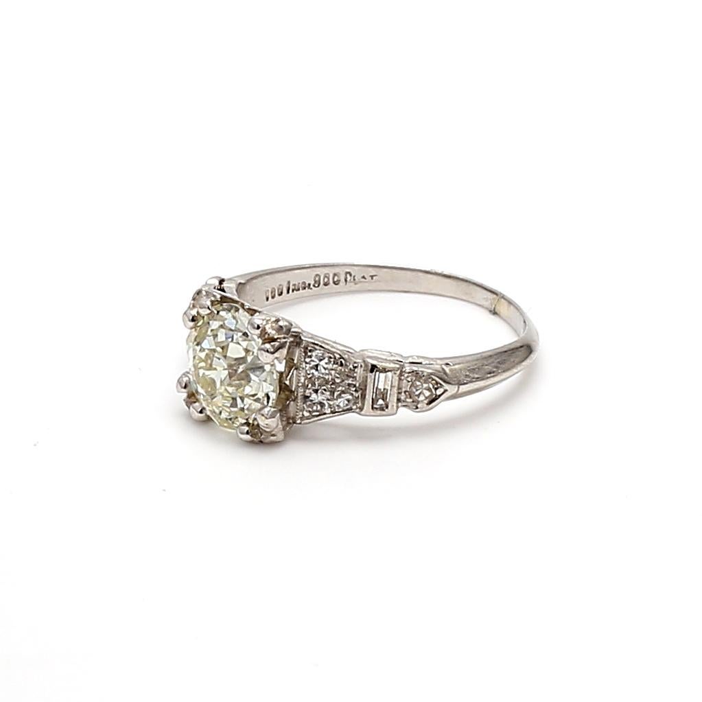1.55 Carat Old European Cut M-VS2 Diamond Platinum Art Deco Ring For Sale 4